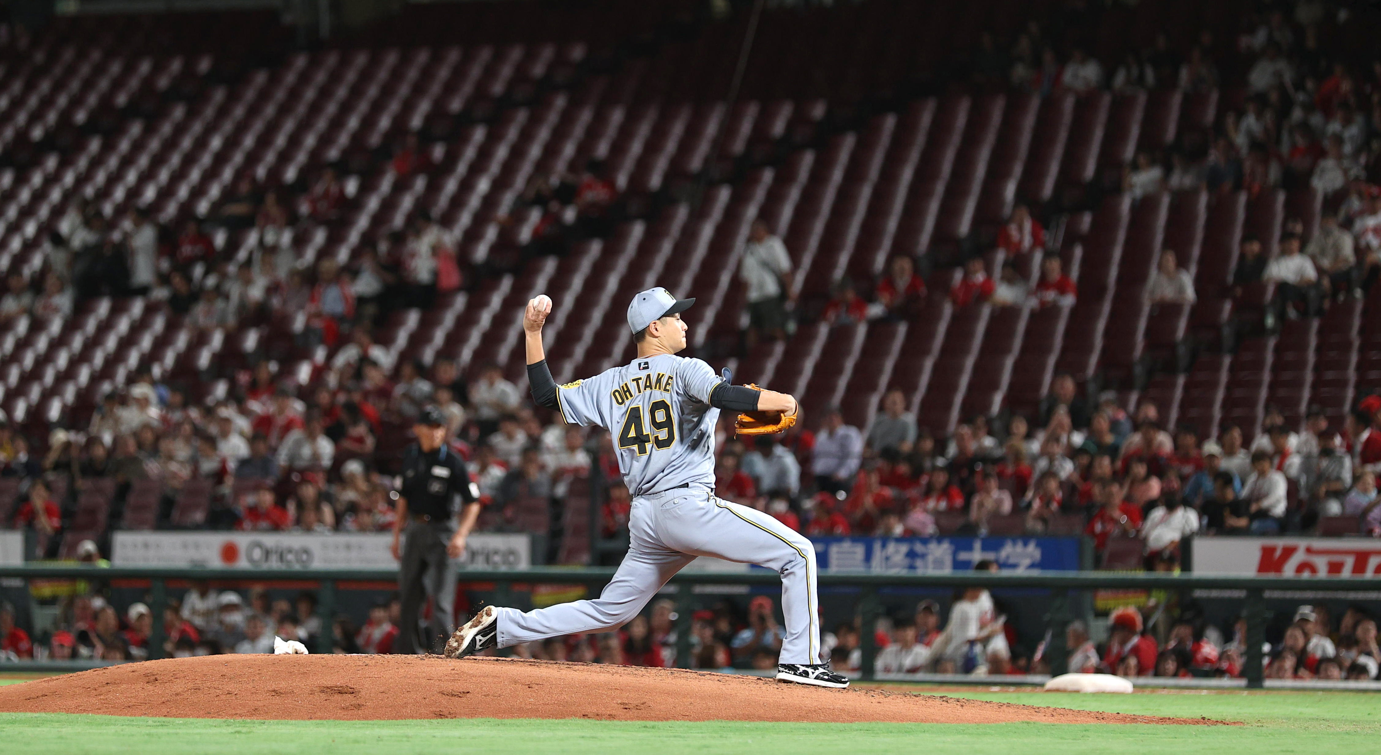 広島・新井貴浩監督が沈黙した「15秒」の意味 カープファンの我慢は 