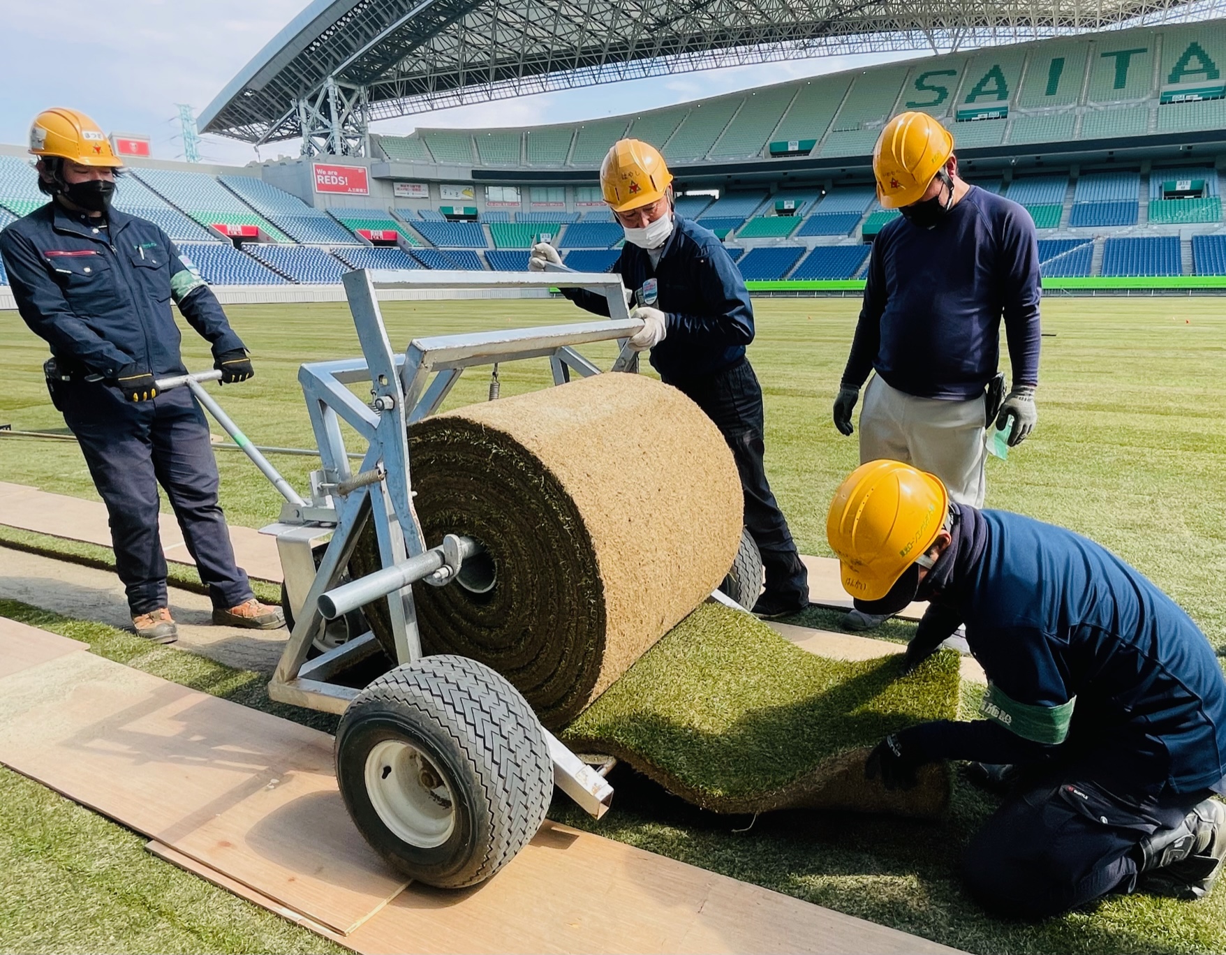 完成以来初の芝生張り替え 埼スタ、「最高のピッチ」へ - 産経ニュース