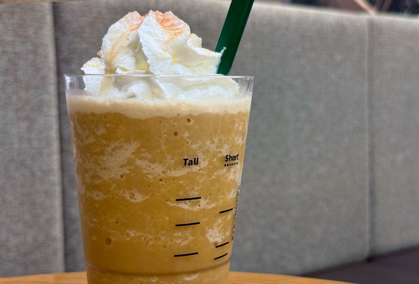 フラペチーノ スタバ新作「サンセット パイン フラぺチーノ」発売。シトラス果肉を