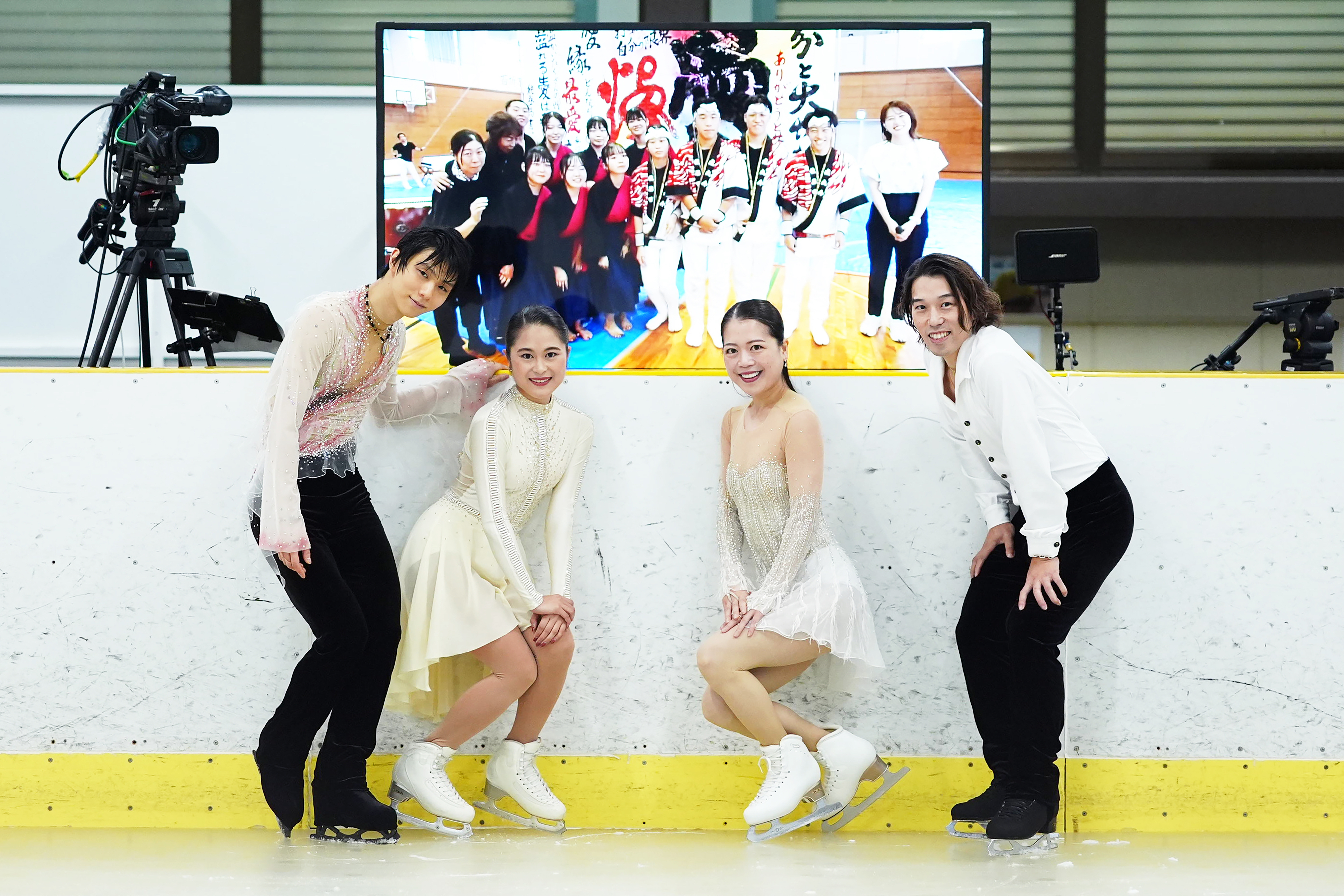 羽生結弦選手　能登半島復興支援チャリティー　Tシャツ　雪肌精みやびスマホスタンド 羽生さんも着用、チャリティーTシャツ テレビ金沢、15日に