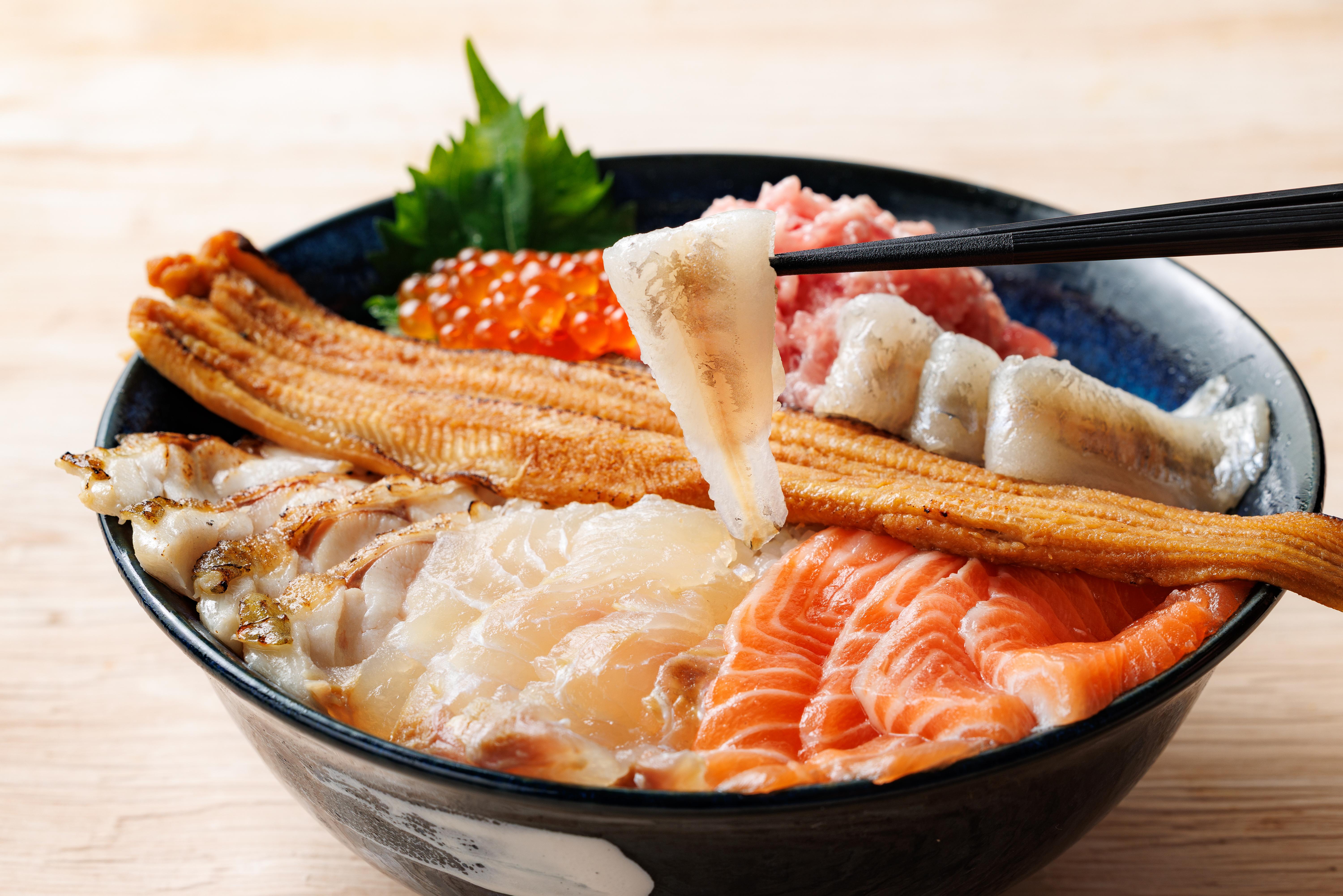 ノドグロ炙りとメヒカリ刺し入り「ふくしま全部のせ丼」 地元でしか