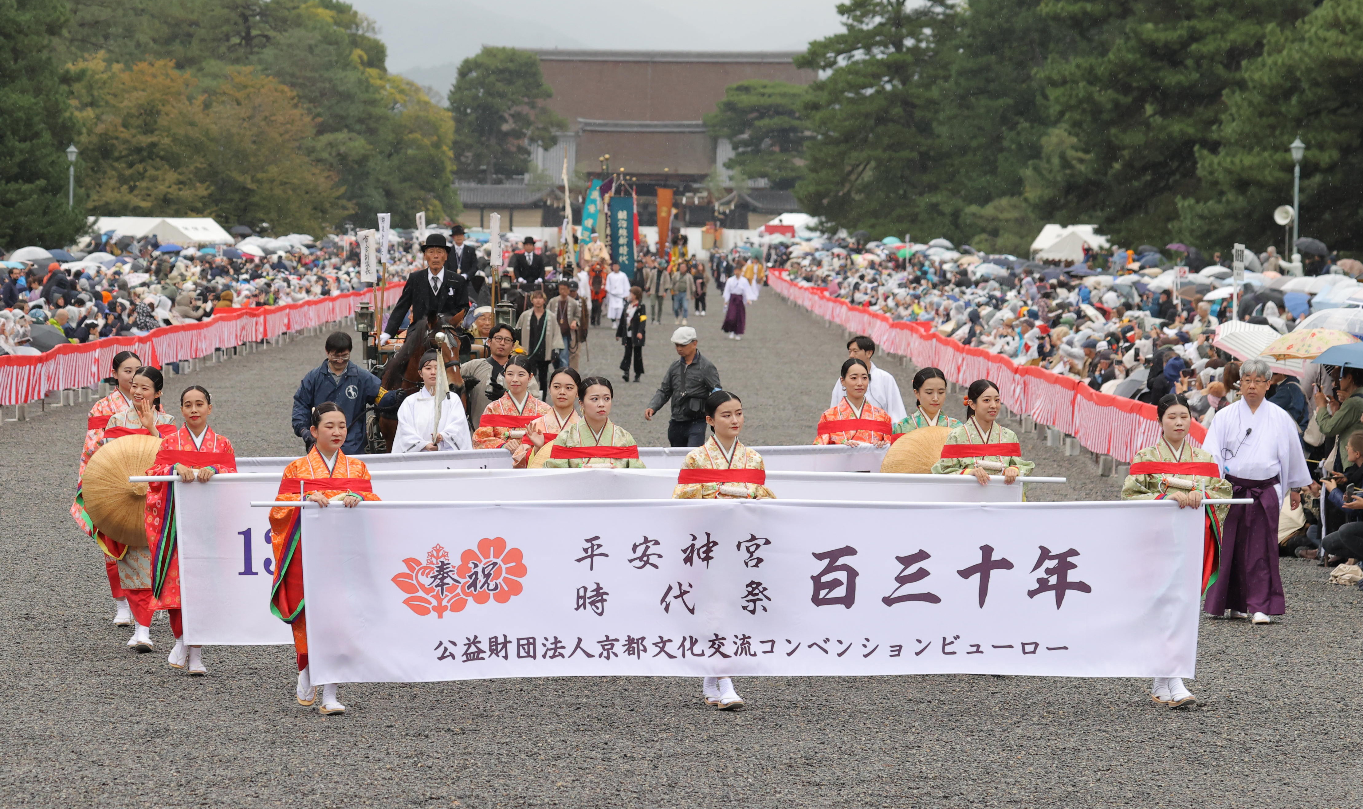 秋彩る時代祭、古都華やかに 明治維新から平安遷都まで装束復元 約4万3