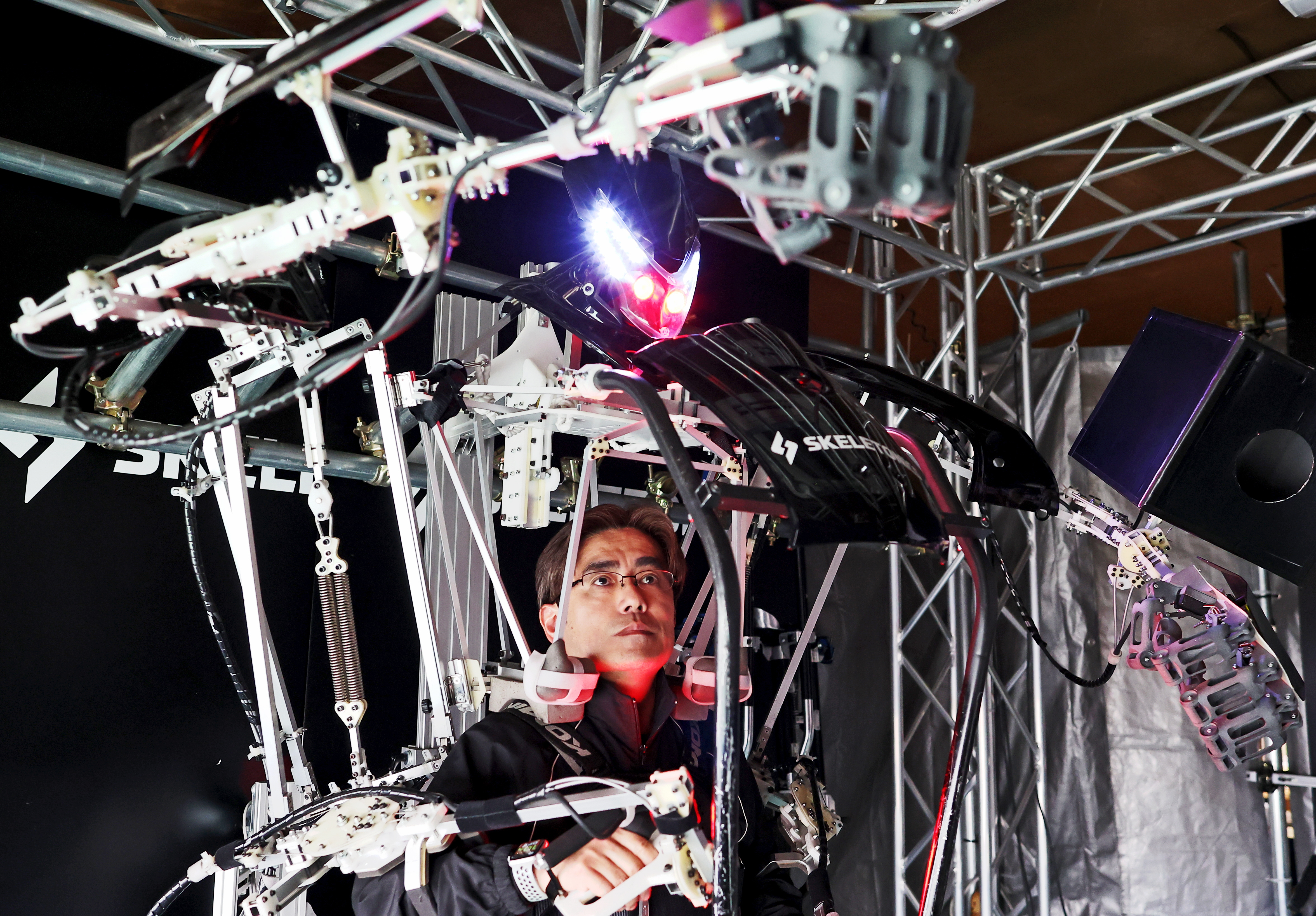 動画】誰もがパイロット、アニメの世界が現実に 身体拡張ロボット