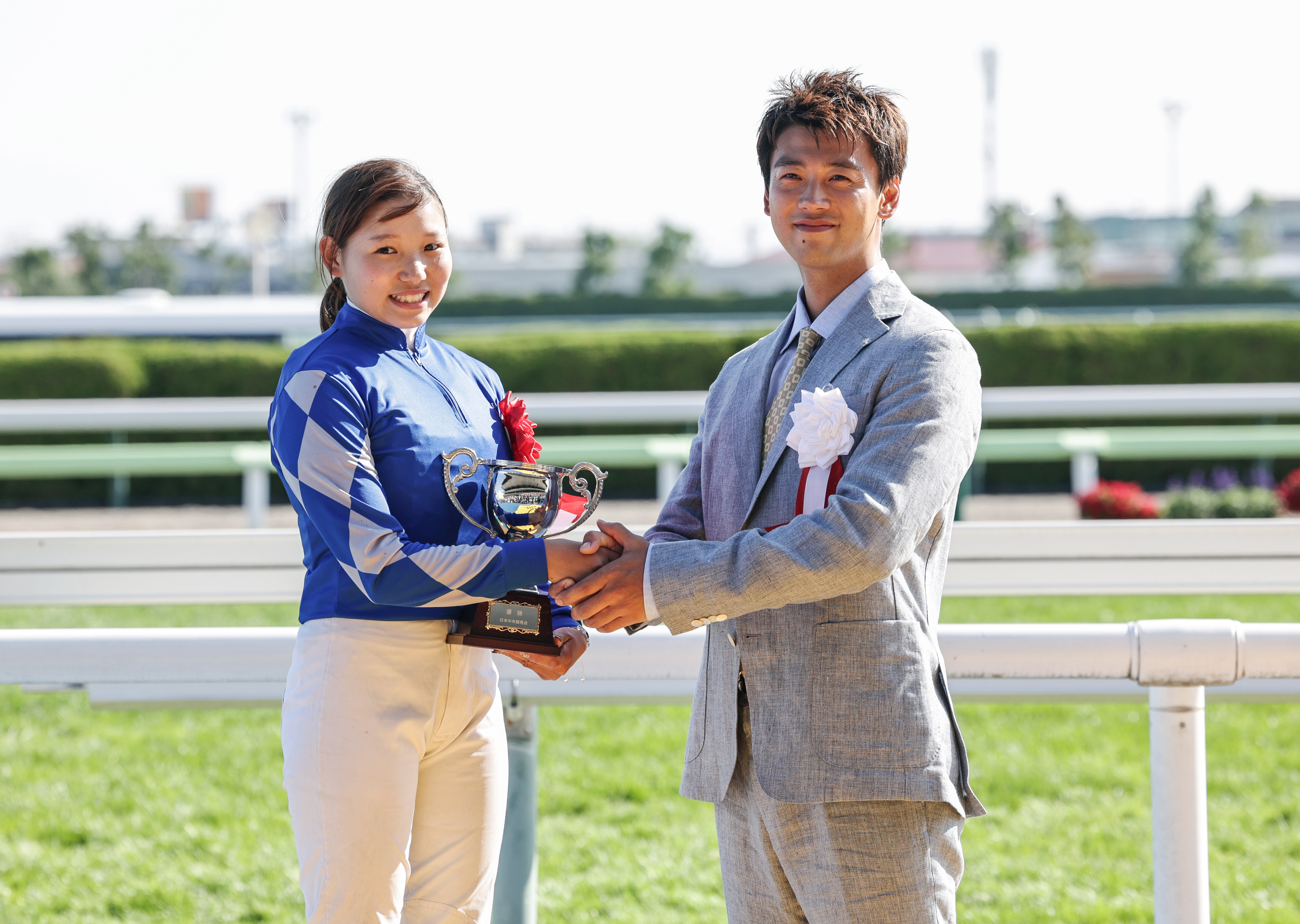 函館記念】ファウストラーゼンがまくって重賞2勝目 小林美駒騎手はJRA