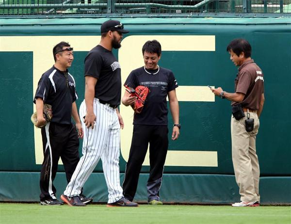 プロ野球 阪神のゴメス 甲子園練習中にドローン飛ばして遊ぶ とんでもない と厳重注意処分 産経ニュース