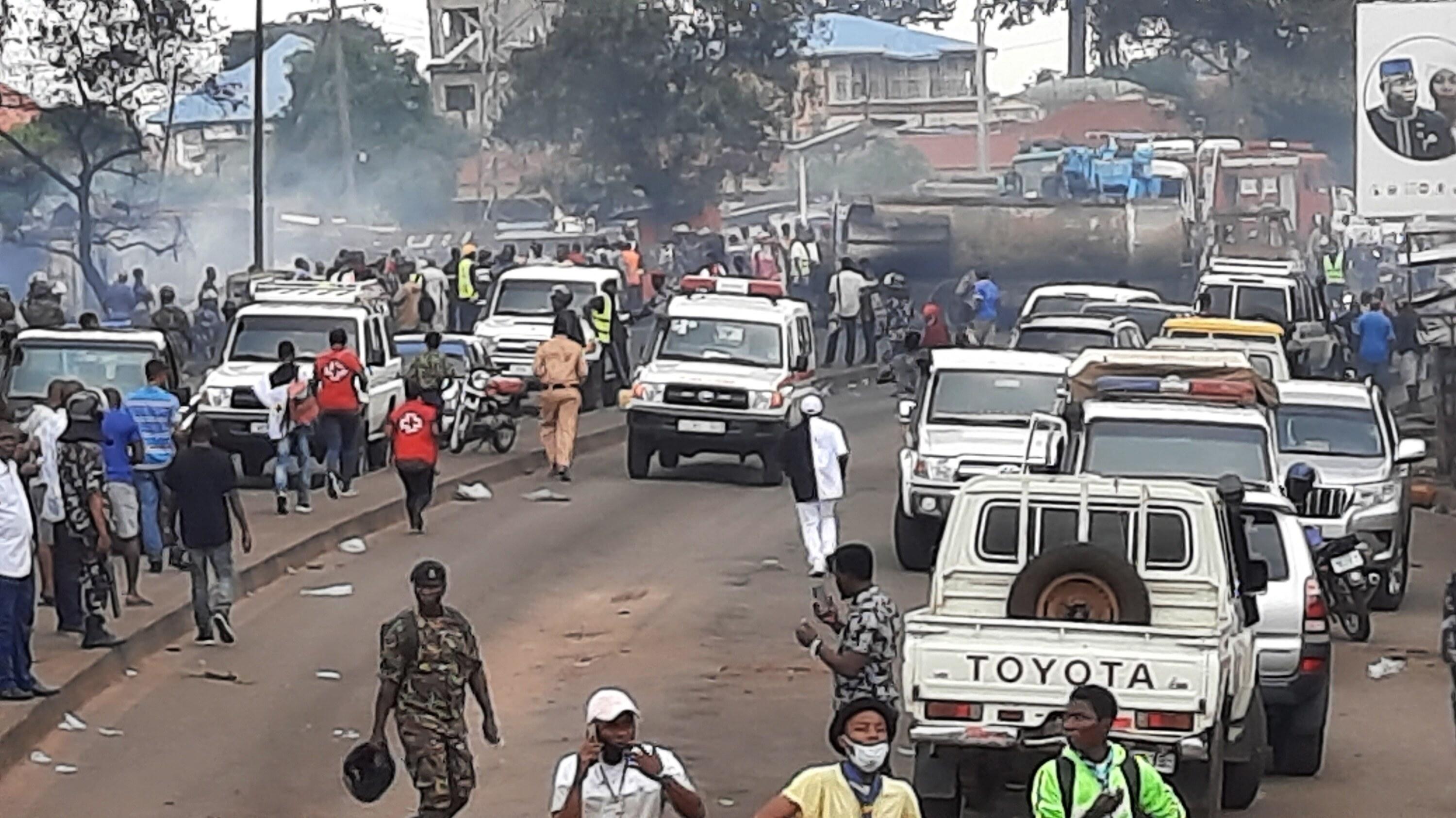 タンク車爆発、92人死亡 西アフリカのシエラレオネ - 産経ニュース