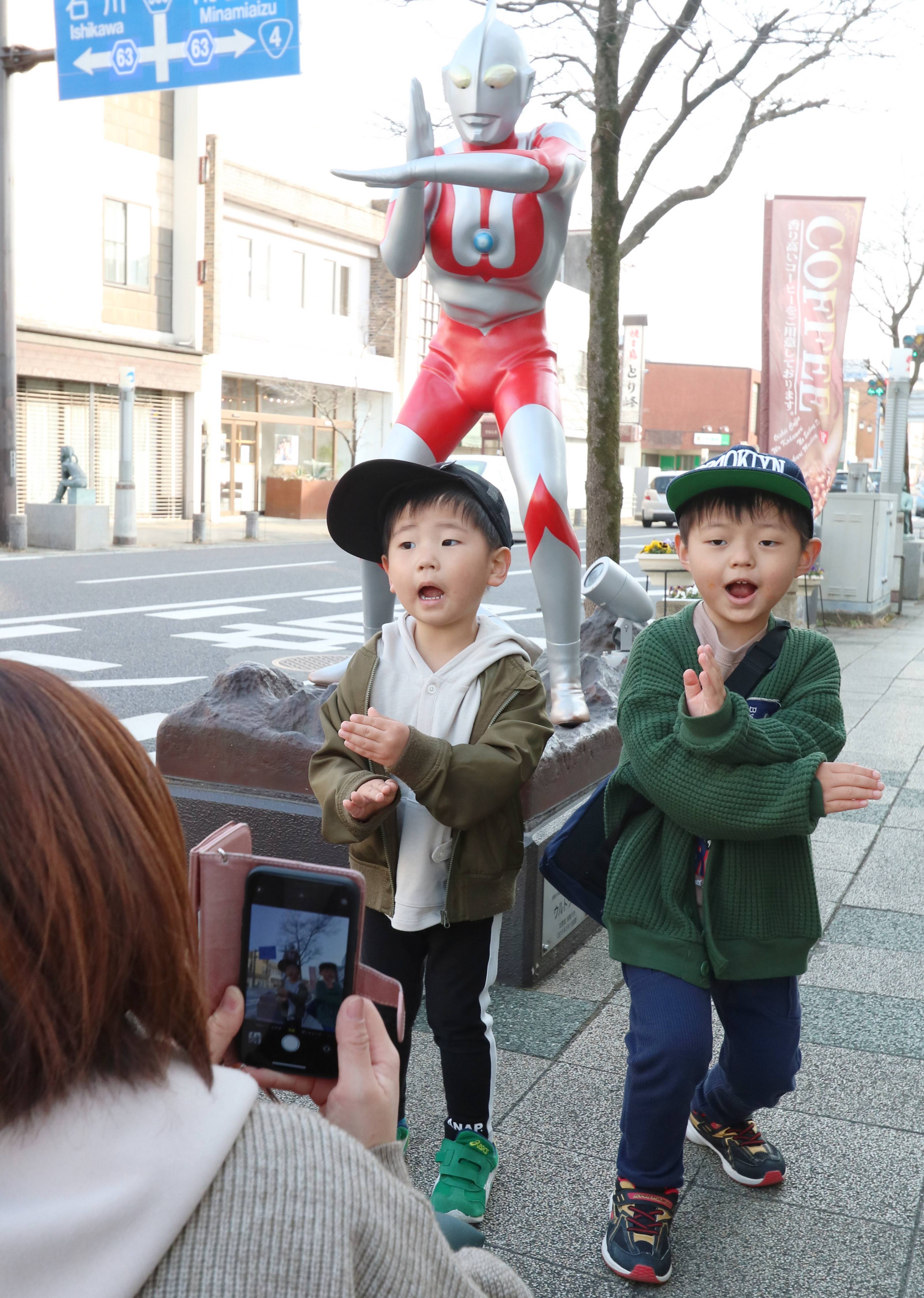 味・旅・遊】町に人呼ぶウルトラマン 福島・須賀川市 〝光の国〟と姉妹