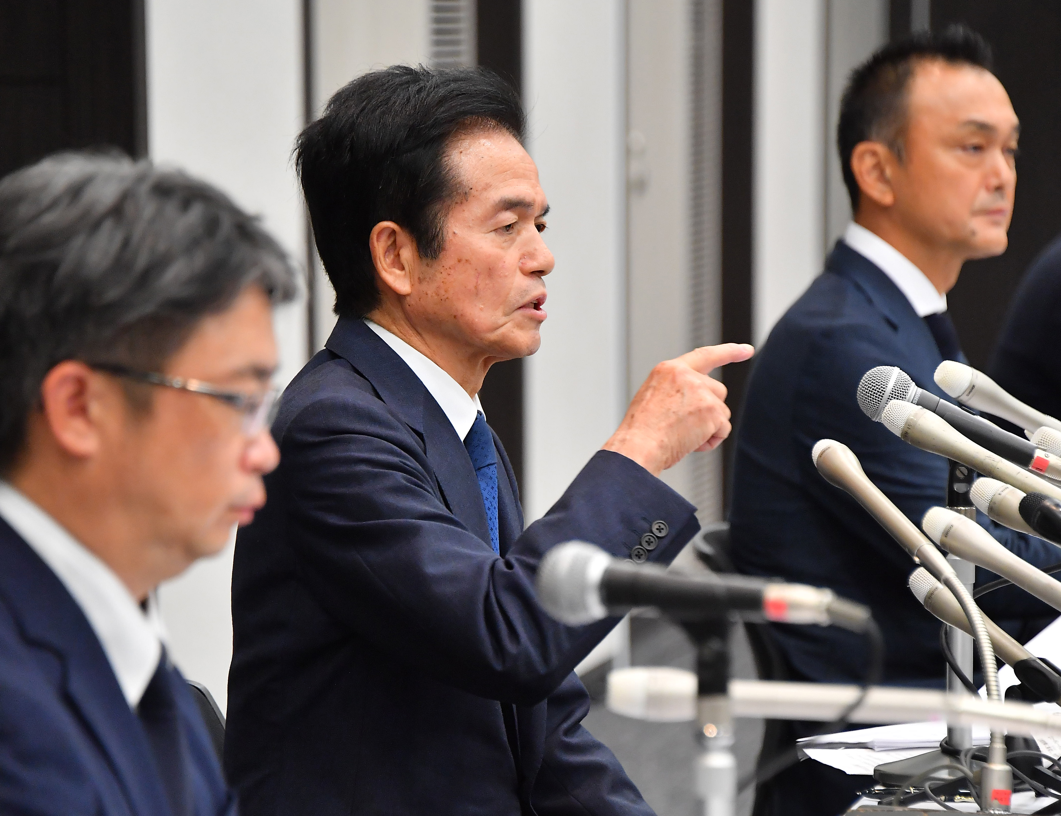 動画】【ノーカット動画】ビッグモーター社長が辞任表明 会見し