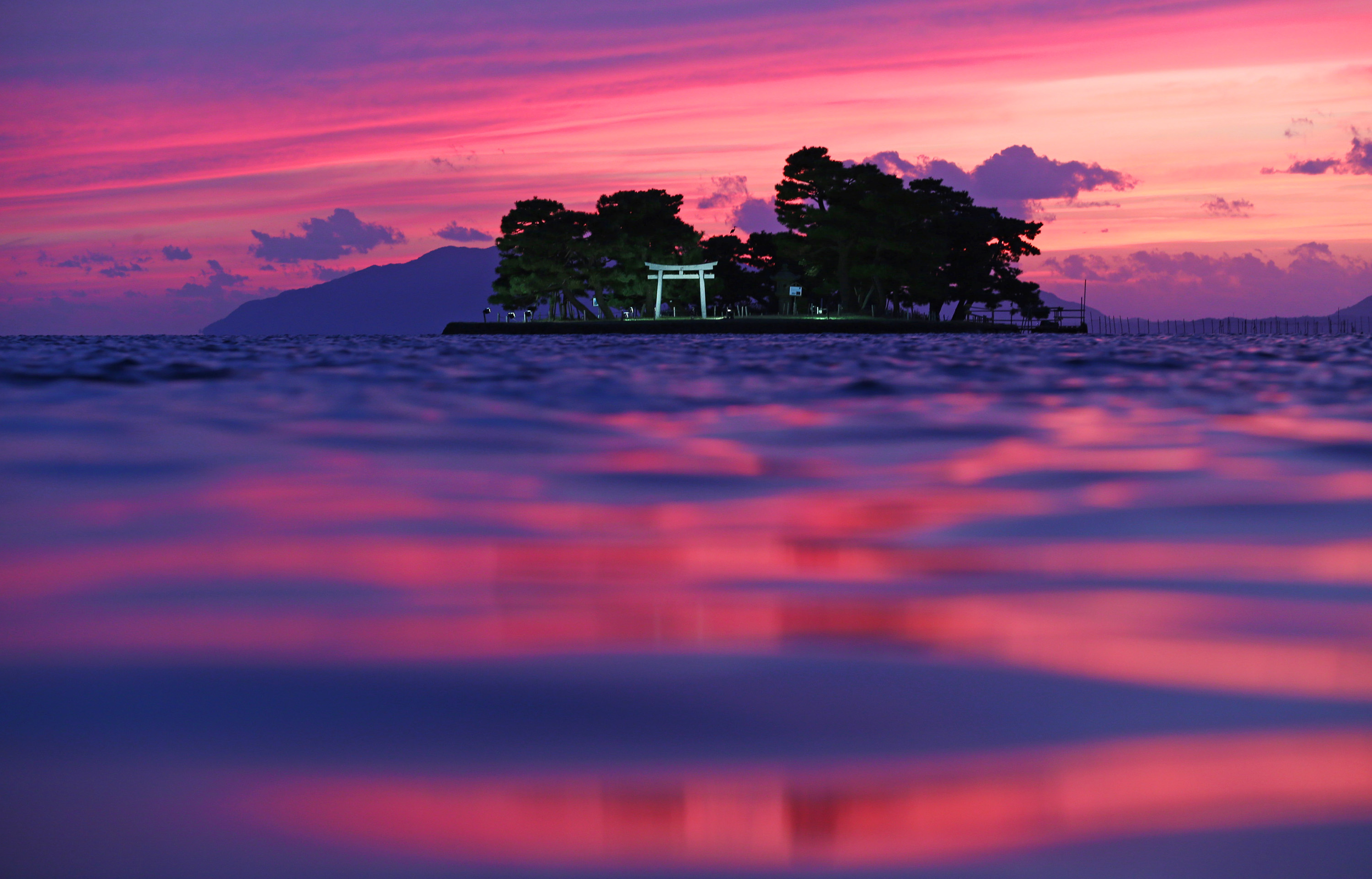 「宍道湖」掛軸　美品　日本画 風景画 島根県、宍道湖 6月26日の夕日。 #宍道湖 #宍道湖の夕日 #夕日 #宍道湖遊覧船