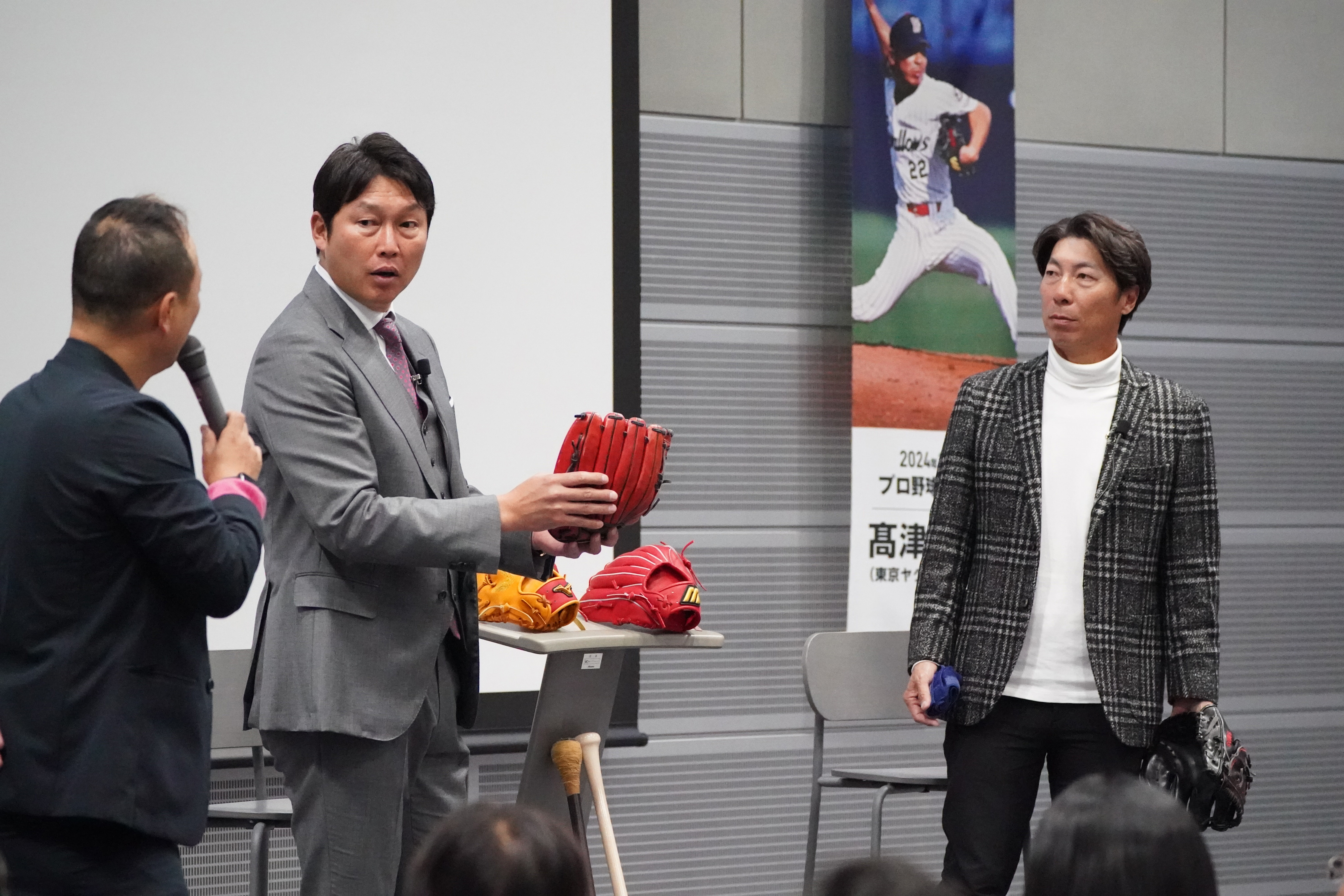 ヤクルト・高津監督と広島・新井監督が特別対談　今季振り返り「打者出身の監督が打つことで悩んで、投手出身が投げることに悩んで。変わったらうまくいくのかな」