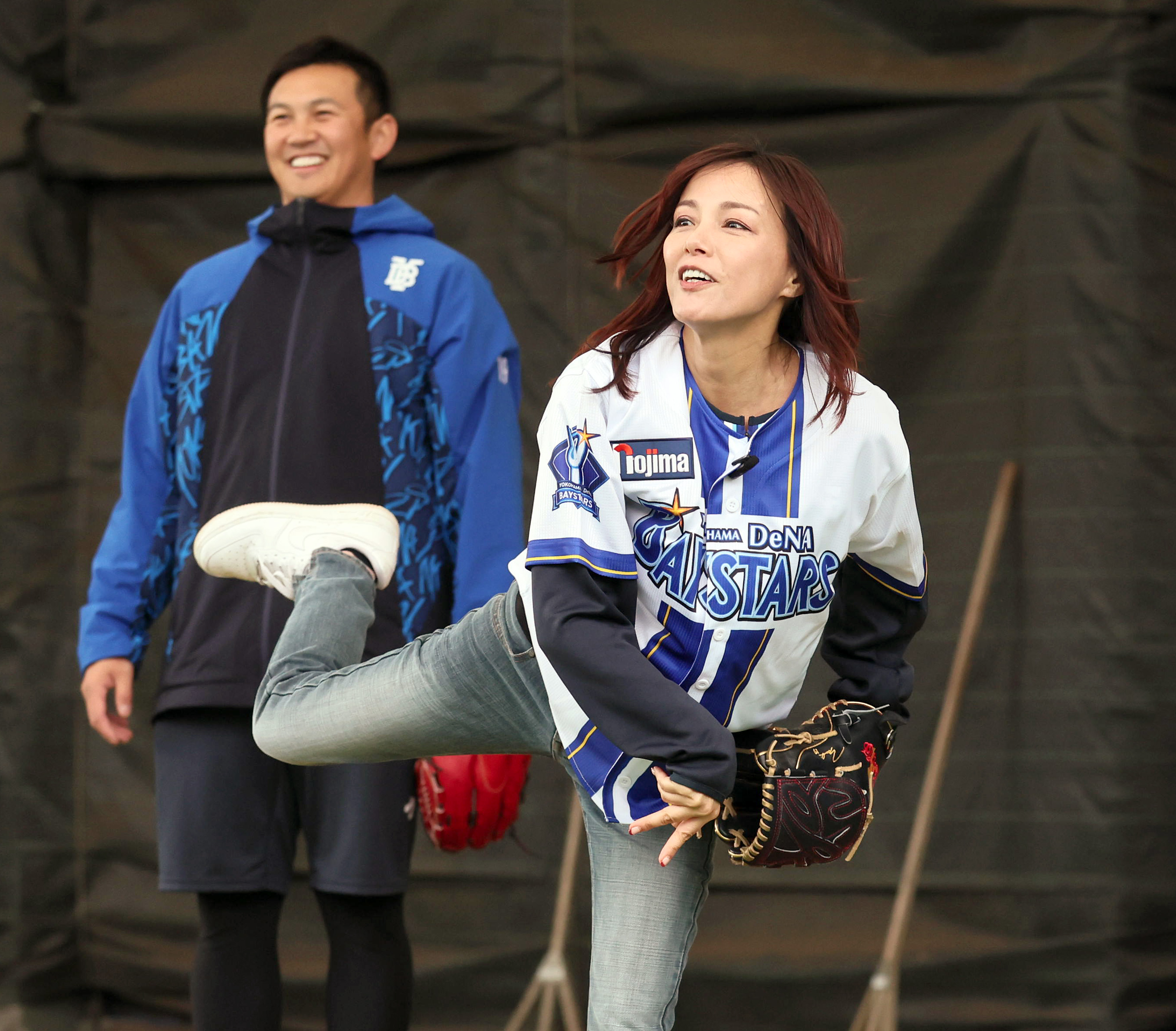 相川七瀬、DeNAキャンプで〝ブルペン入り〟 SNS「ナイスピッチング