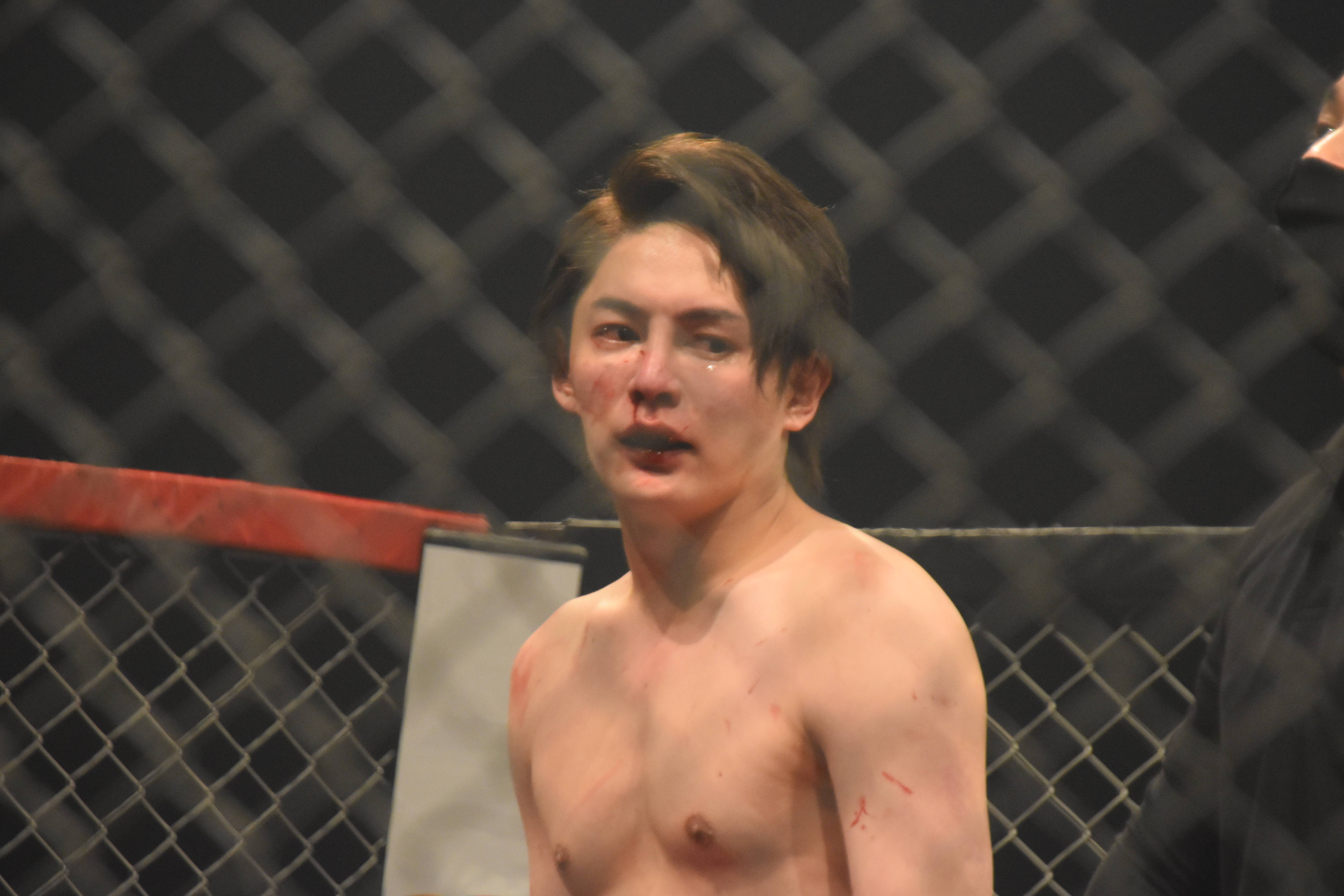 青汁王子」三崎優太氏、格闘技大会で流血判定負け「血だらけになってもやってよかった」 - サンスポ