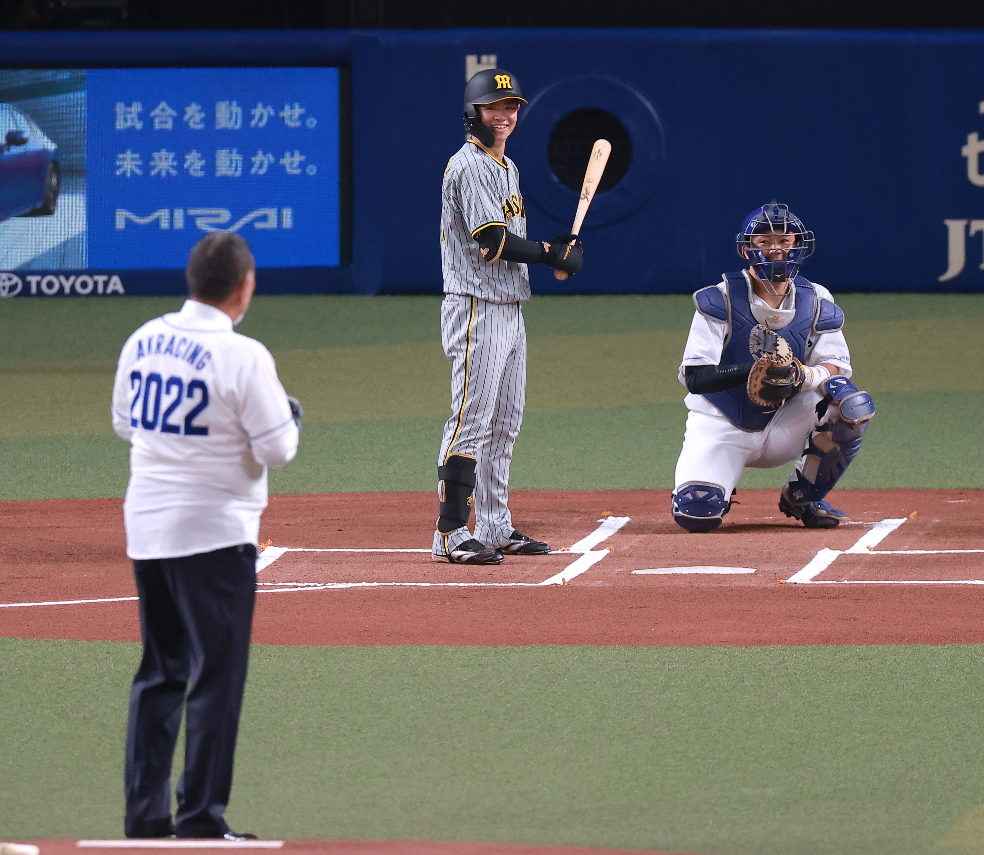 フォト特集】清原和博さん「感動した」 中日ユニホームで始球式 - 産経