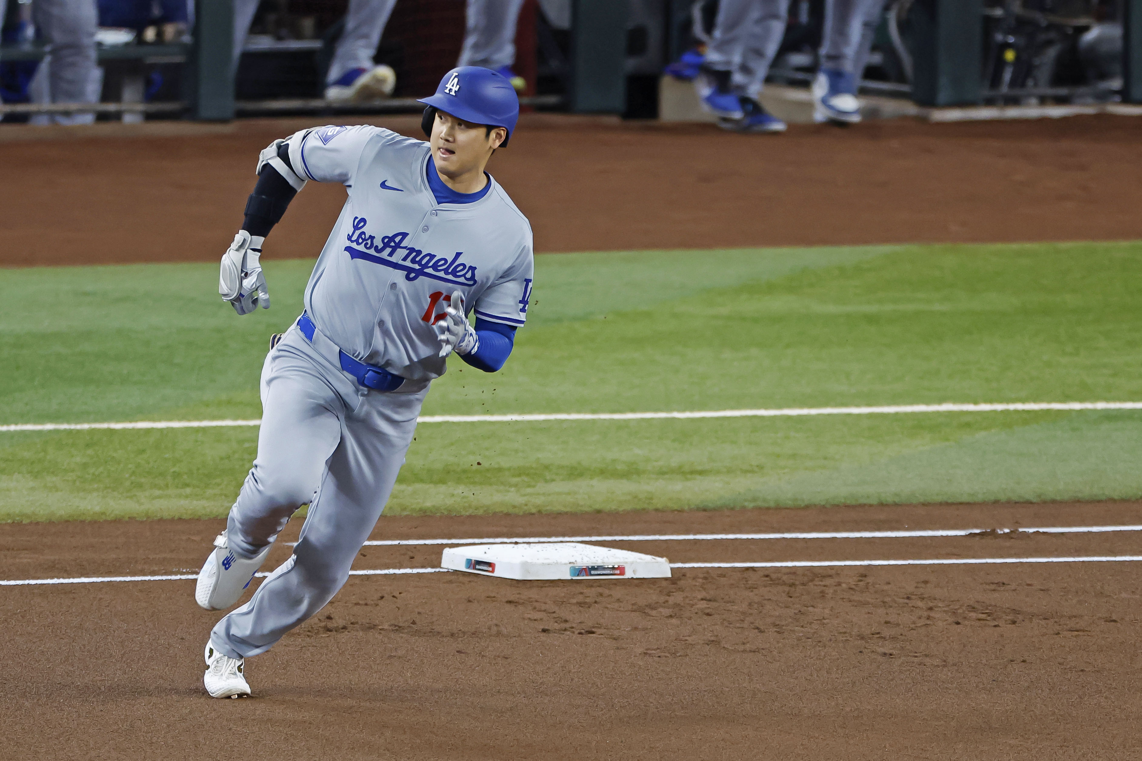 号外】ドジャース大谷翔平がメジャー史上初の「43本塁打、43盗塁」を 