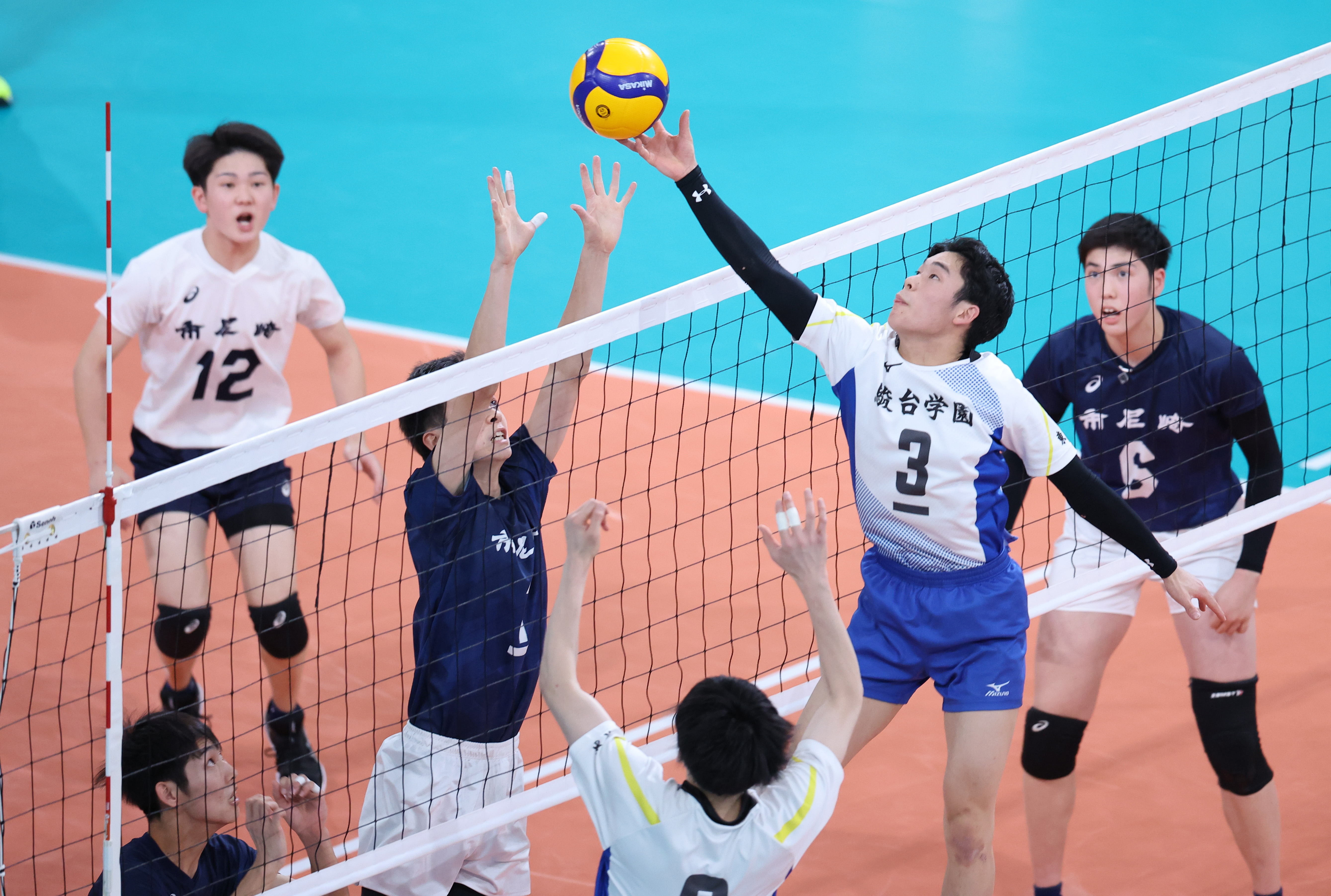 駿台学園の攻撃支えるセッター三宅綜大、3連覇へ「1点1点に集中」 春の