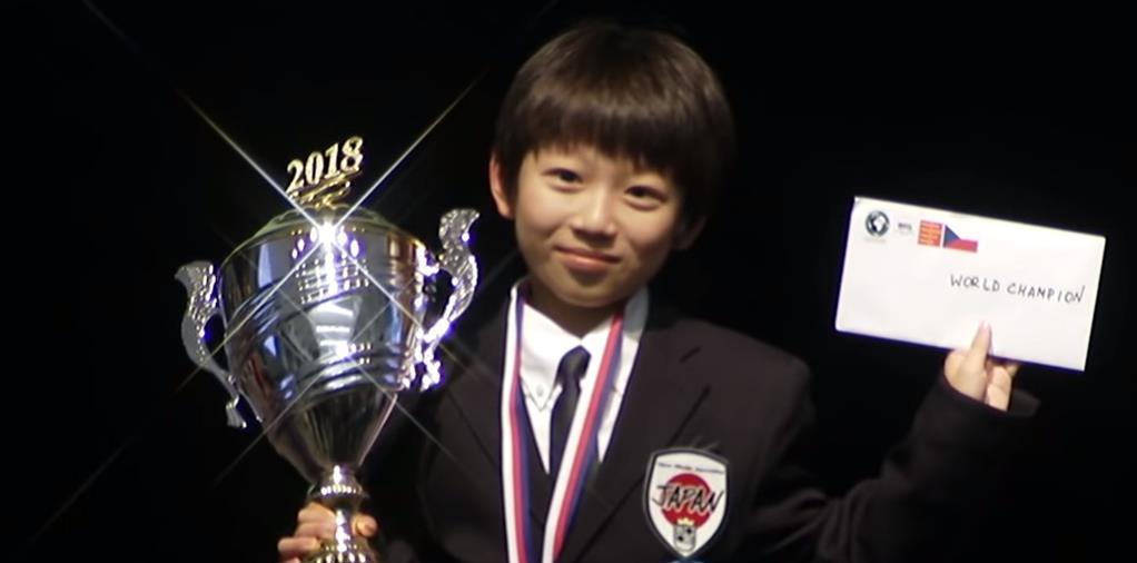 フォトギャラリー 機長もオセロ元最年少チャンピオン 帰国便で祝福アナウンス 産経ニュース