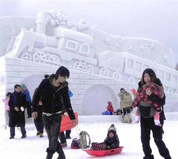 いわて雪まつり また規模縮小 積雪わずか１５センチ 雪像１２ ４基に イザ