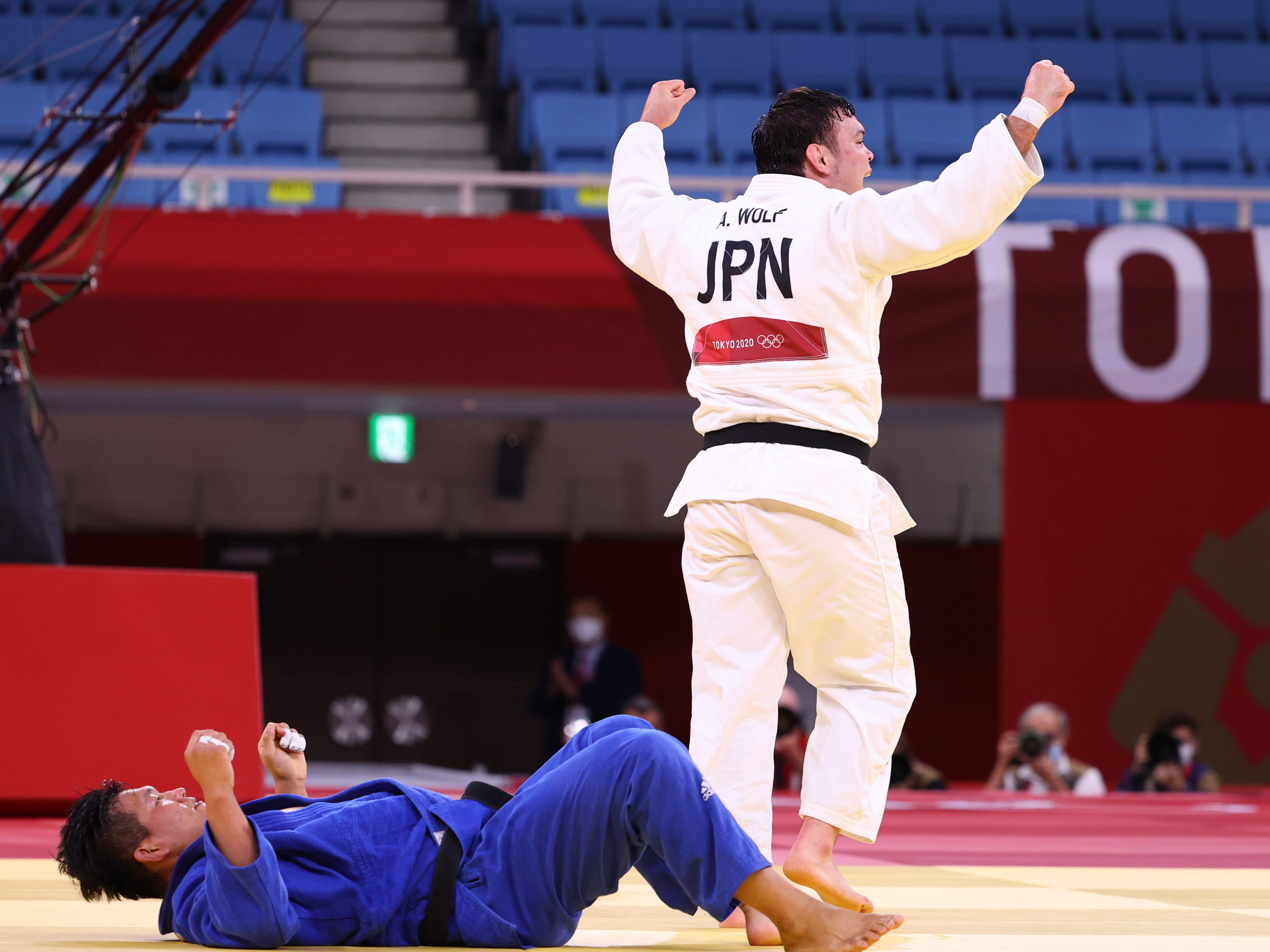 柔道五輪金メダリストからプロレスラーへ ウルフ・アロンが会得