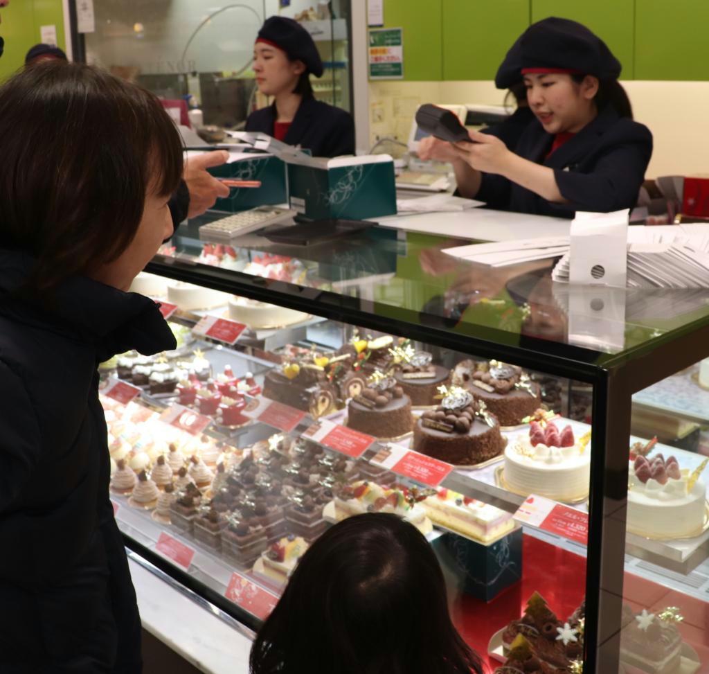 ケーキ食べてサンタ待つ クリスマスイブ 洋菓子店に客続々 和歌山 産経ニュース