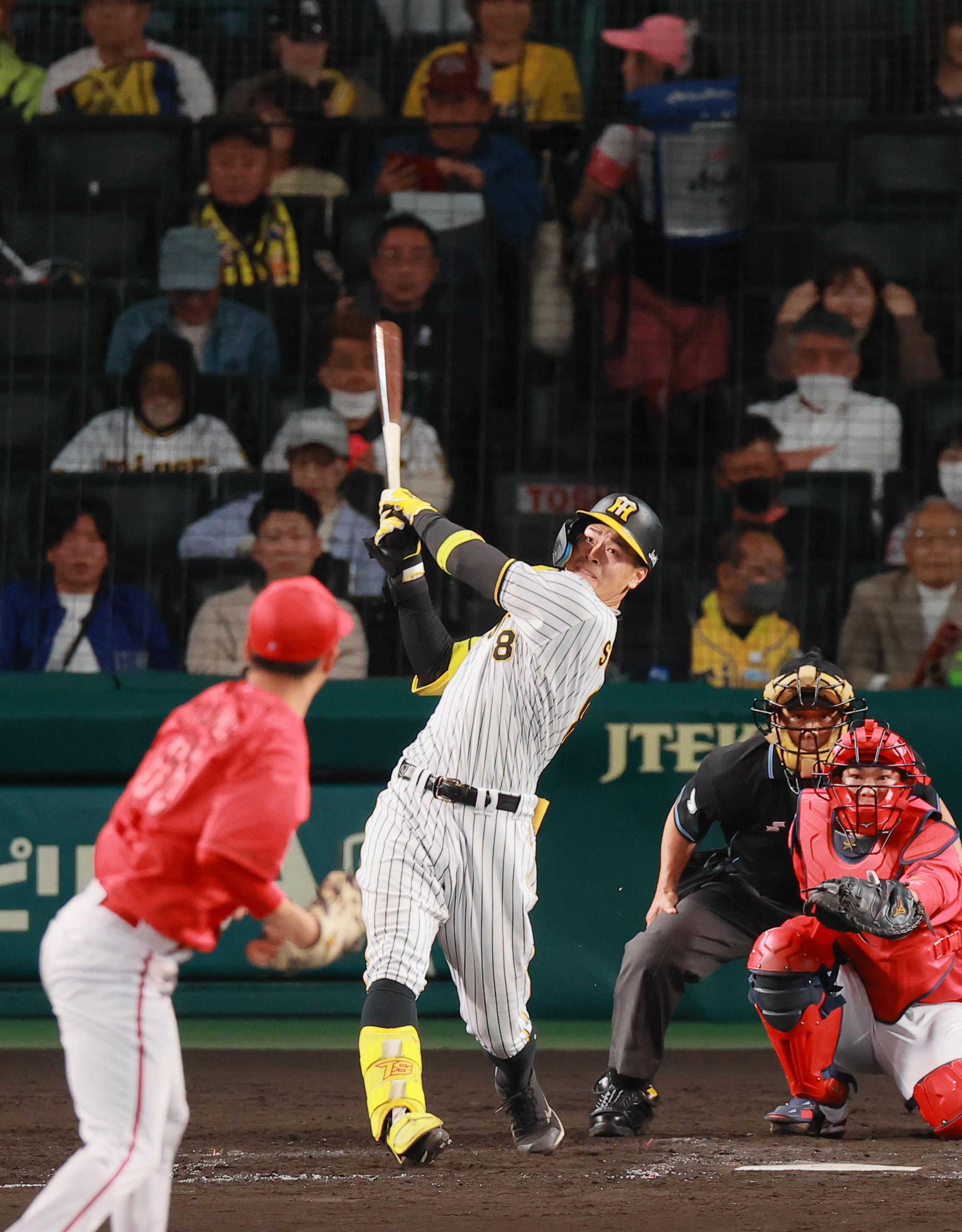 阪神・佐藤輝明、球団通算８０００号！ ８号ソロ「背番号も『８』だし 