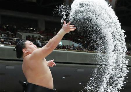 記者とっておきの話 被災地に勇気を与える照強の豪快塩まき サンスポ