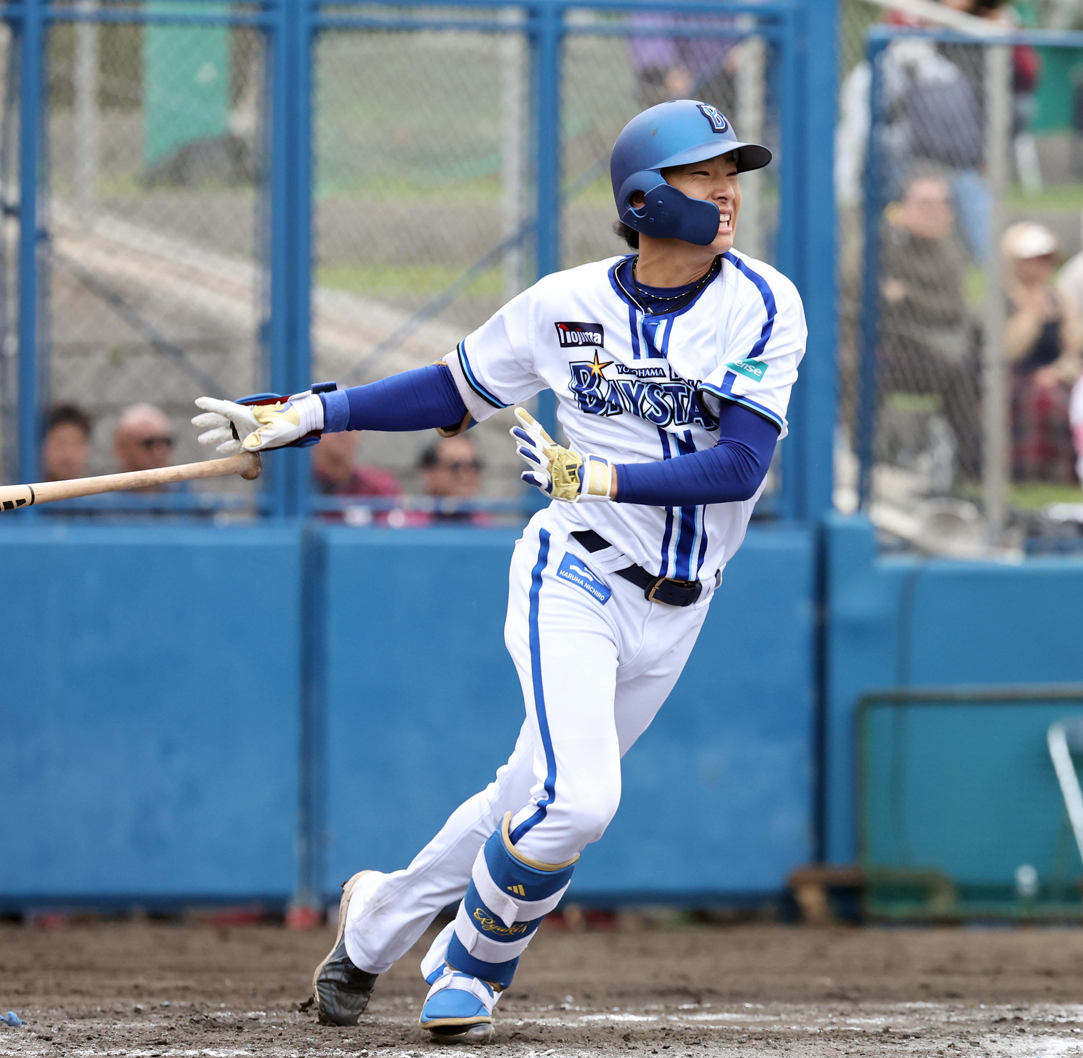 DeNA・度会隆輝、同じドラフト1位の古謝からオープン戦初