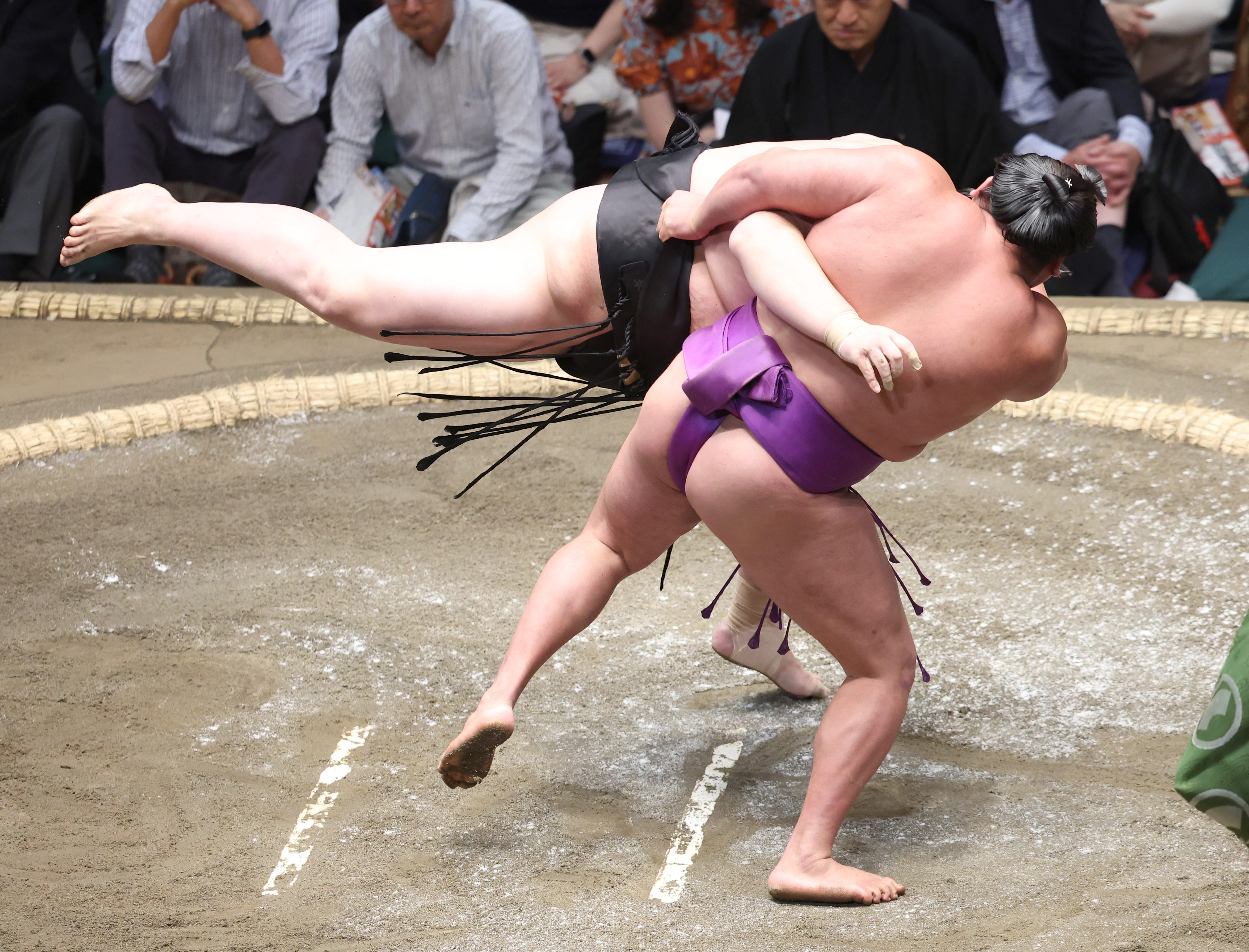 綱とり大の里は6連勝 豊昇龍や琴桜は4勝目 大相撲夏場所6日目