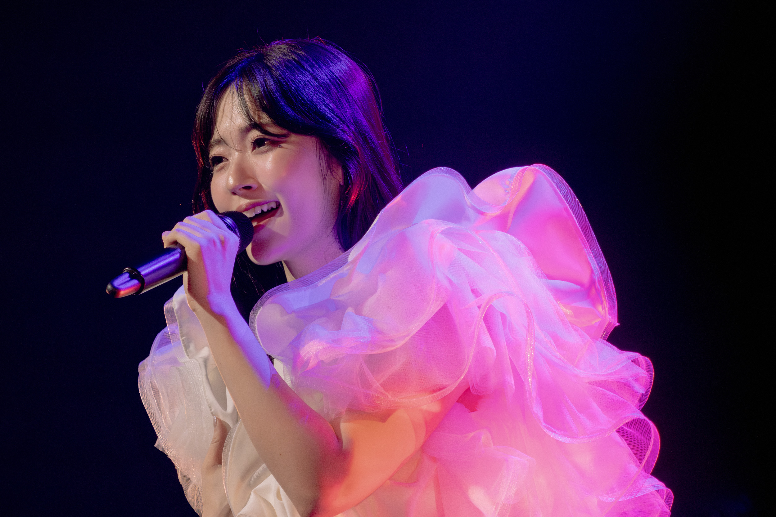 鈴木愛理、ライブツアーの初日公演を開催「『自分、最強！』と思って