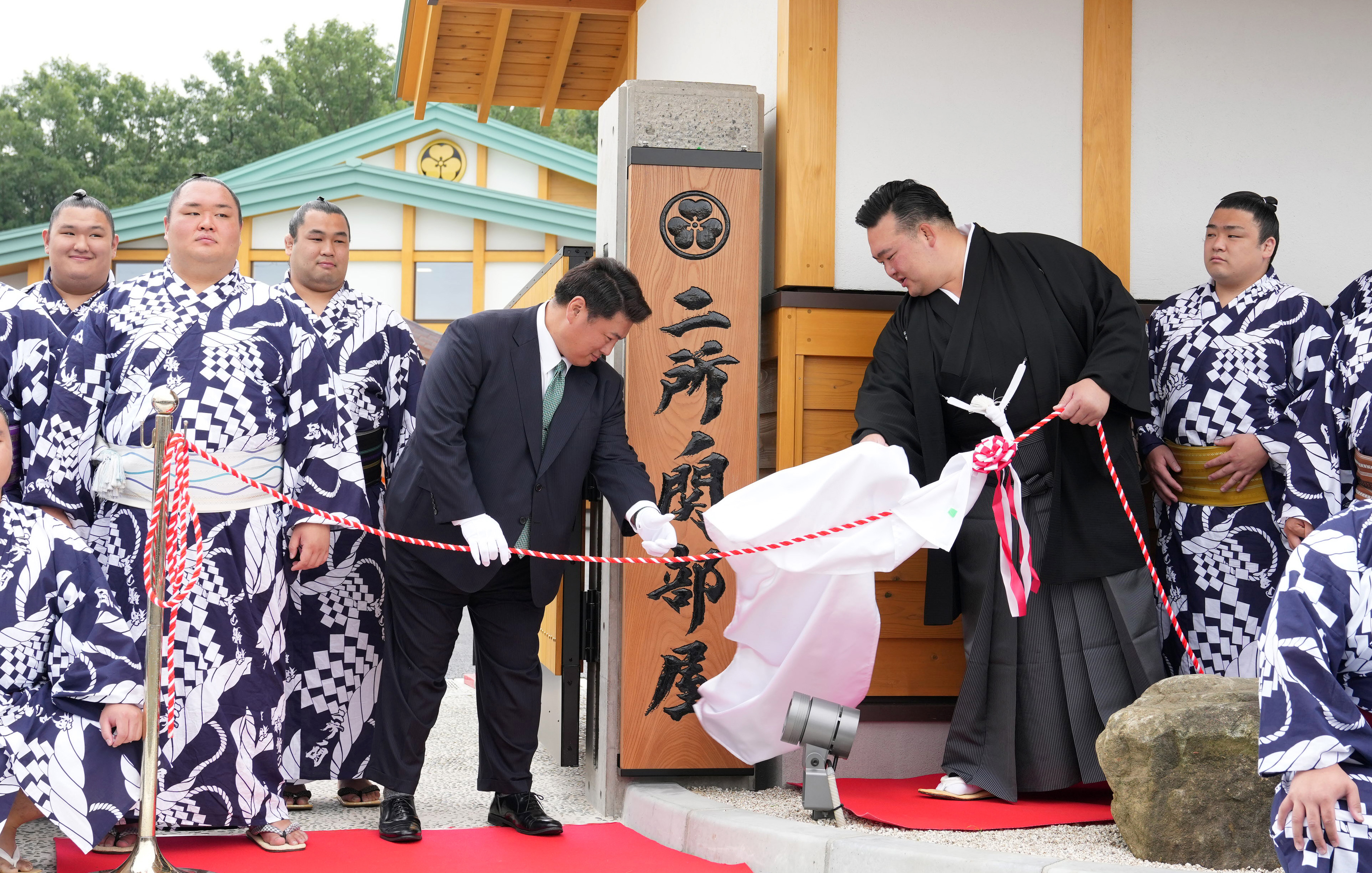 二所ノ関親方が部屋開き 「自分の城ができて、稽古にも身が入る