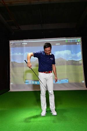 お家でこっそりうまくなるｇｏｌｆドリル リフティングで右手首固定アプローチショット向上 遊び感覚でヘッドの扱い方覚える サンスポ