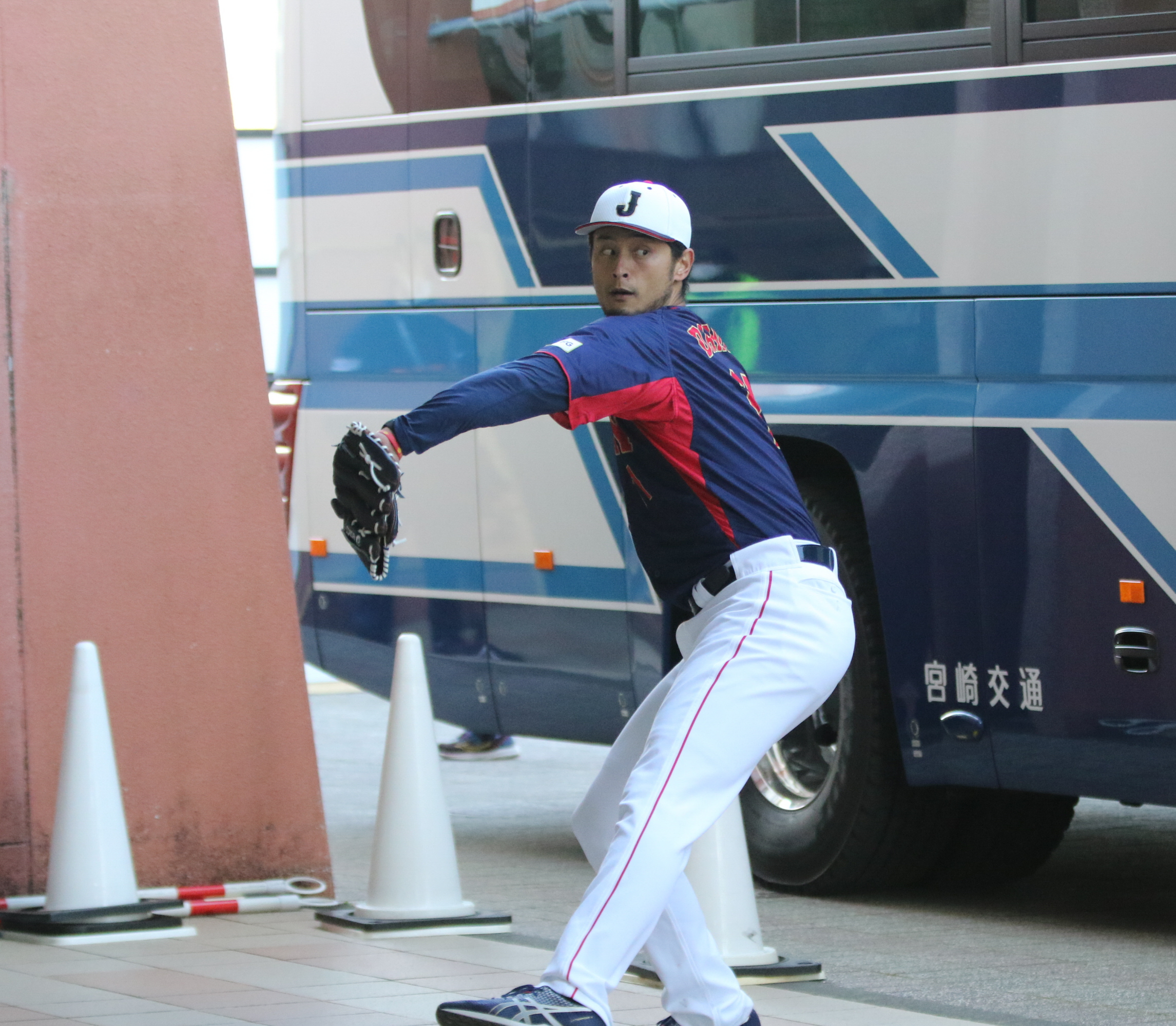 ダルビッシュ有、12年ぶり国内実戦登板直前の1人〝コソ練〟を独占