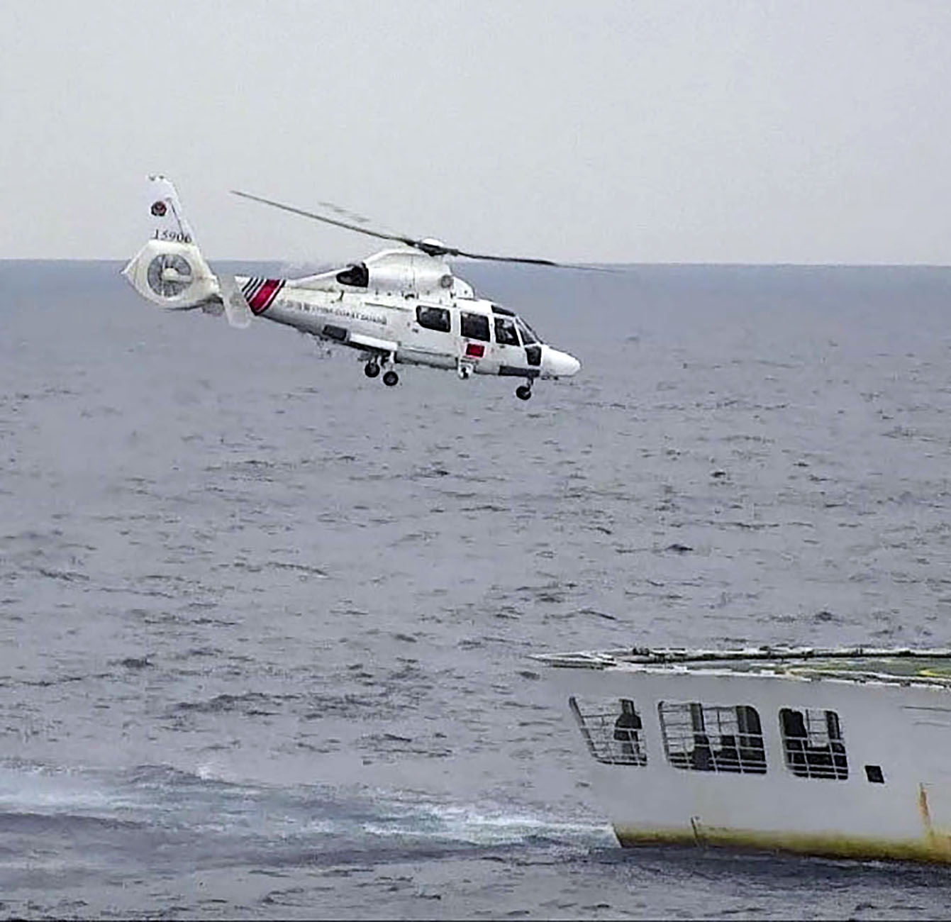 中国ヘリ、尖閣で領空侵犯 領海内の船から発艦、空自戦闘機が