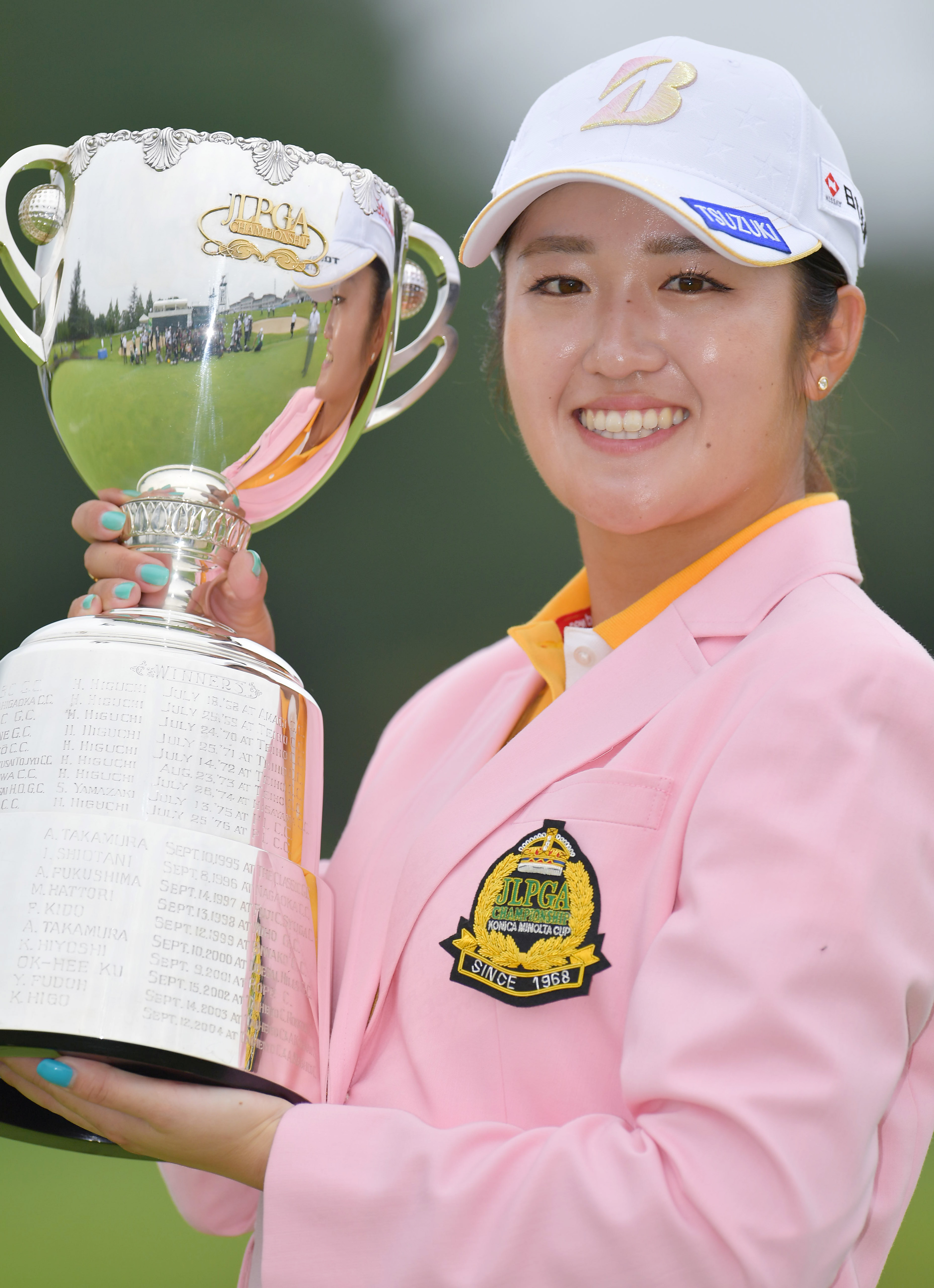 稲見萌寧 シーズン８勝以上は不動裕理以来２人目 国内女子 サンスポ