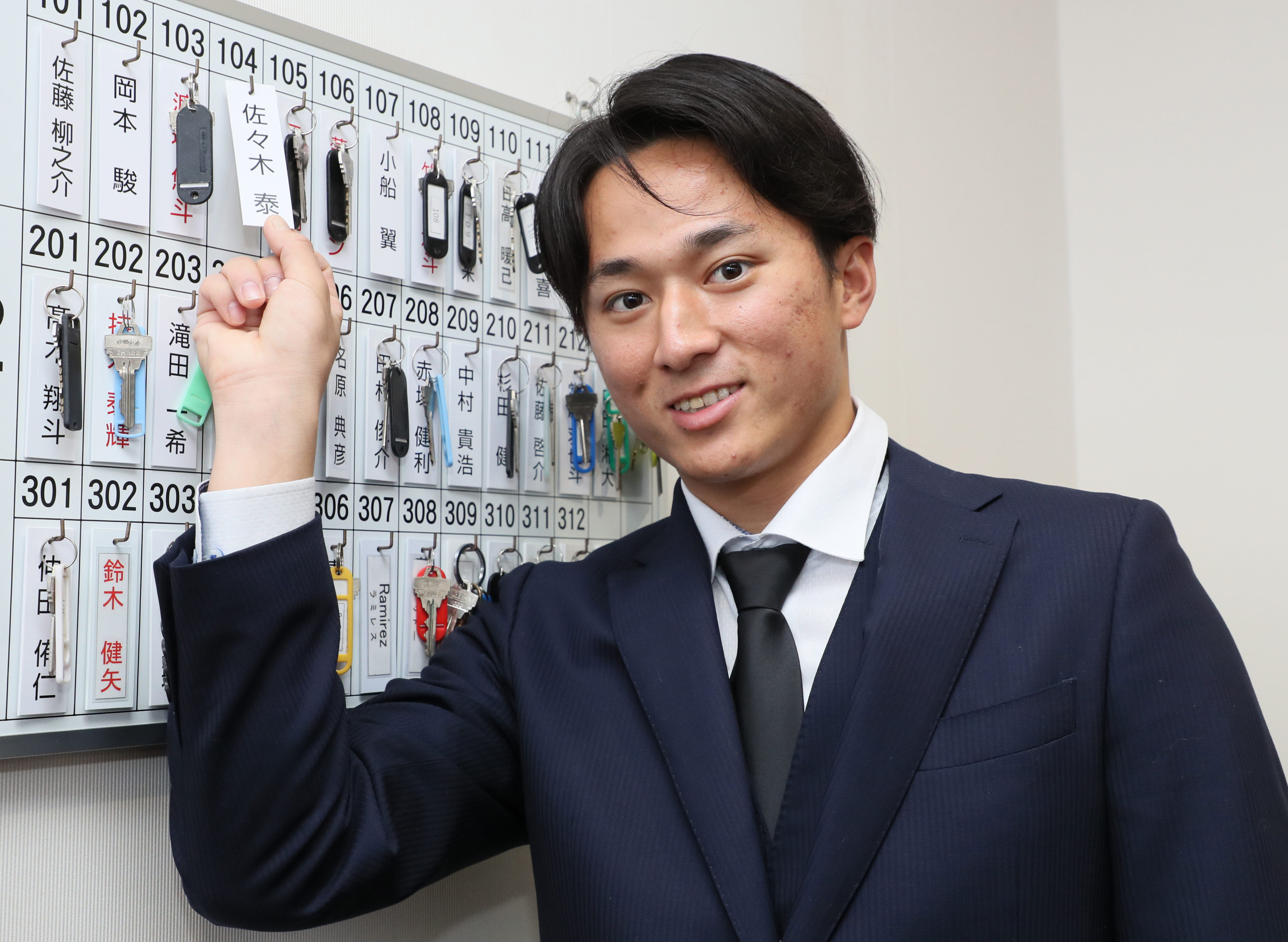 広島D1位・佐々木泰、祖父が作ったスクラップブック持参で入寮