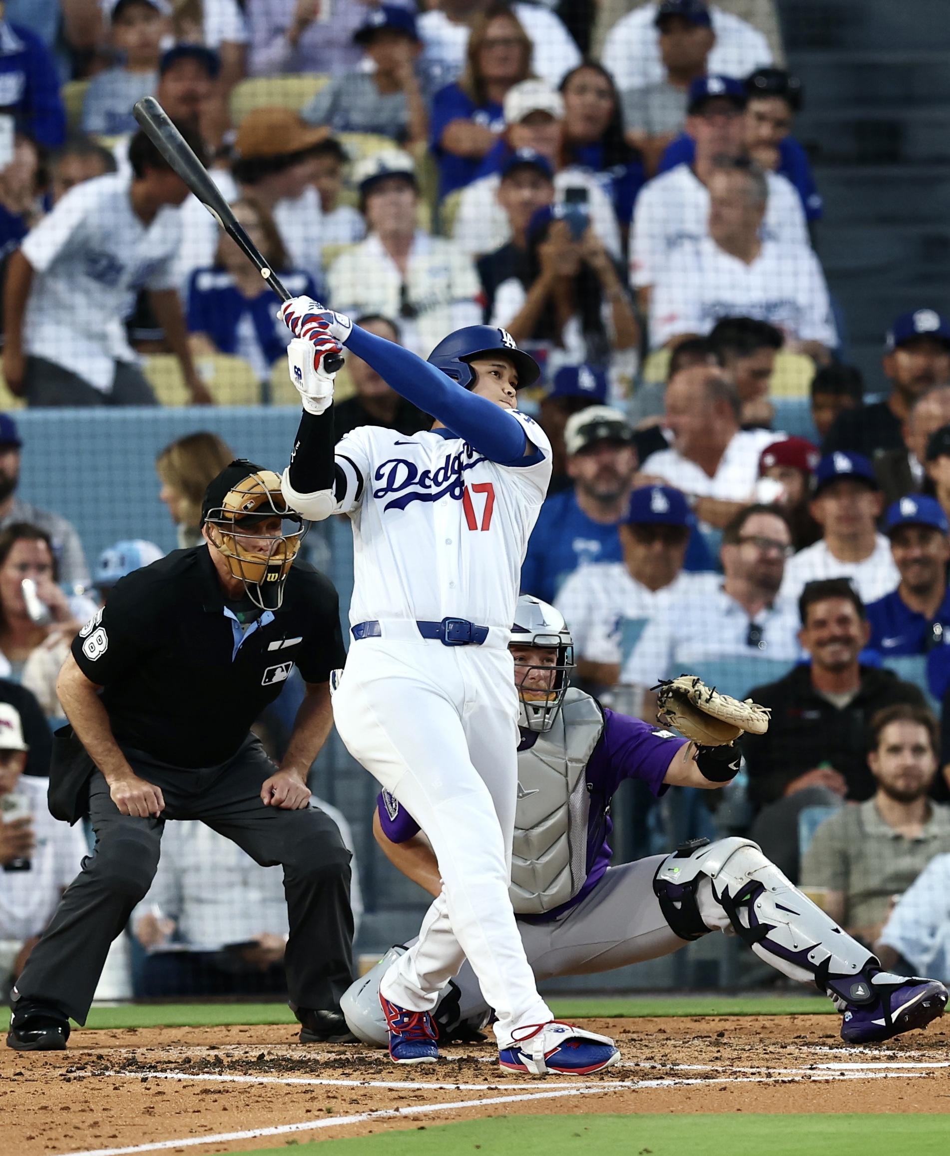 MLB】大谷翔平の通算299号ホームランボールに興奮 キャッチしたのは
