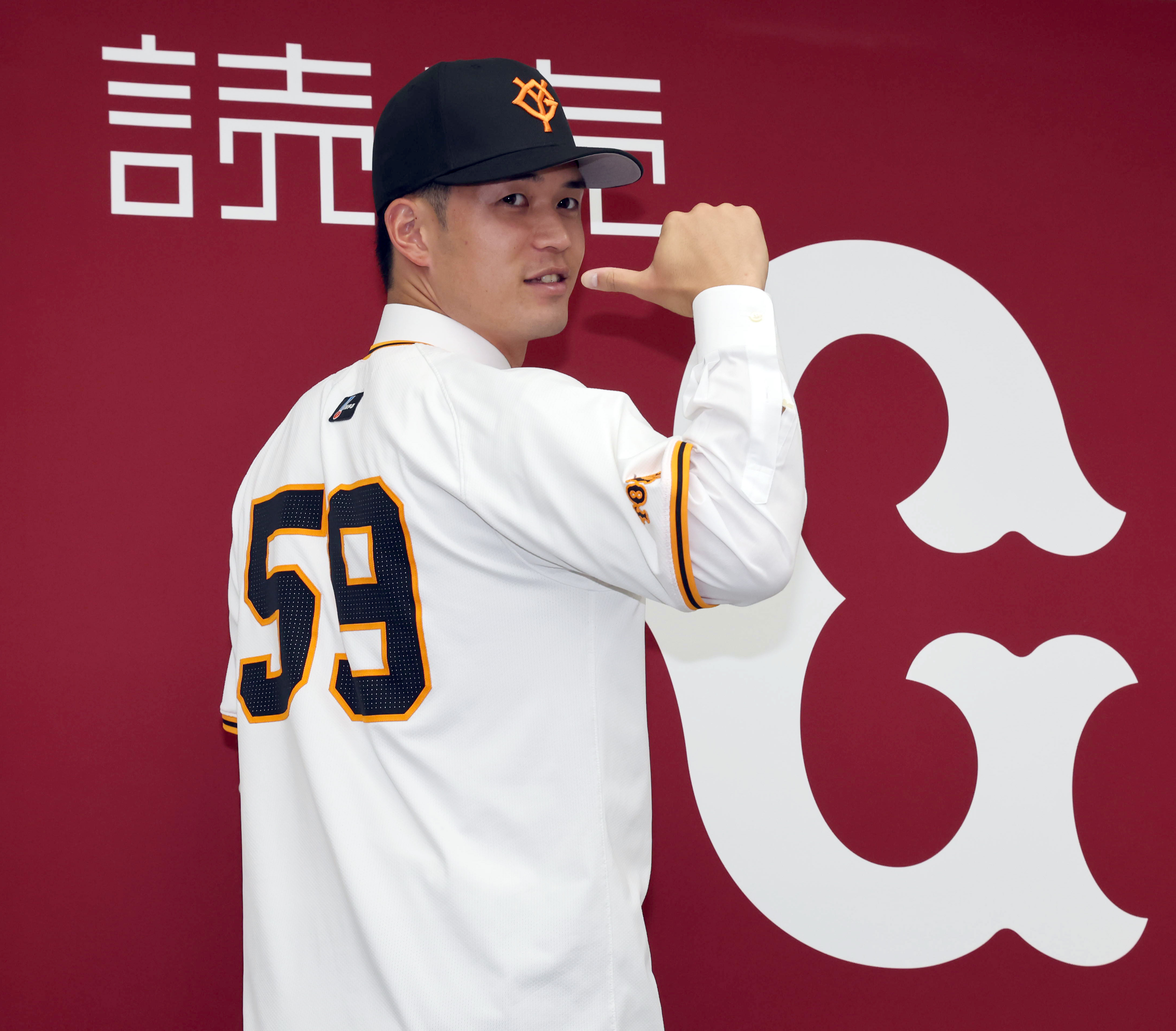 西武からトレードの巨人・若林楽人が入団会見「足とスピード感のある