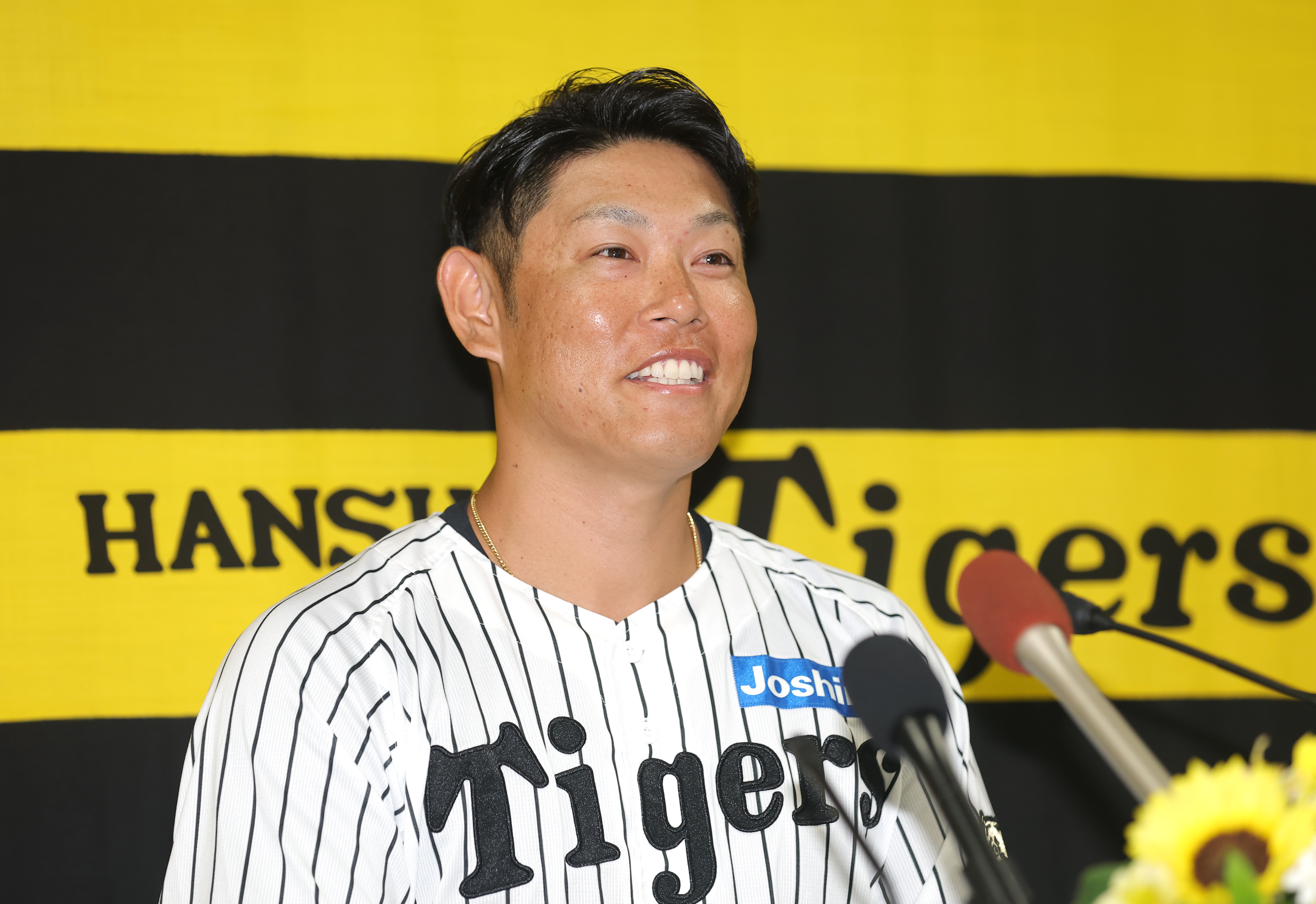 阪神・原口文仁、ユニホーム姿で引退会見「まだ戦いがある