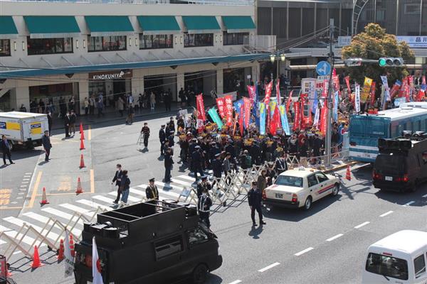 自民党大会】逆風の中、自民党大会会場の品川駅前は騒然 シュプレヒ