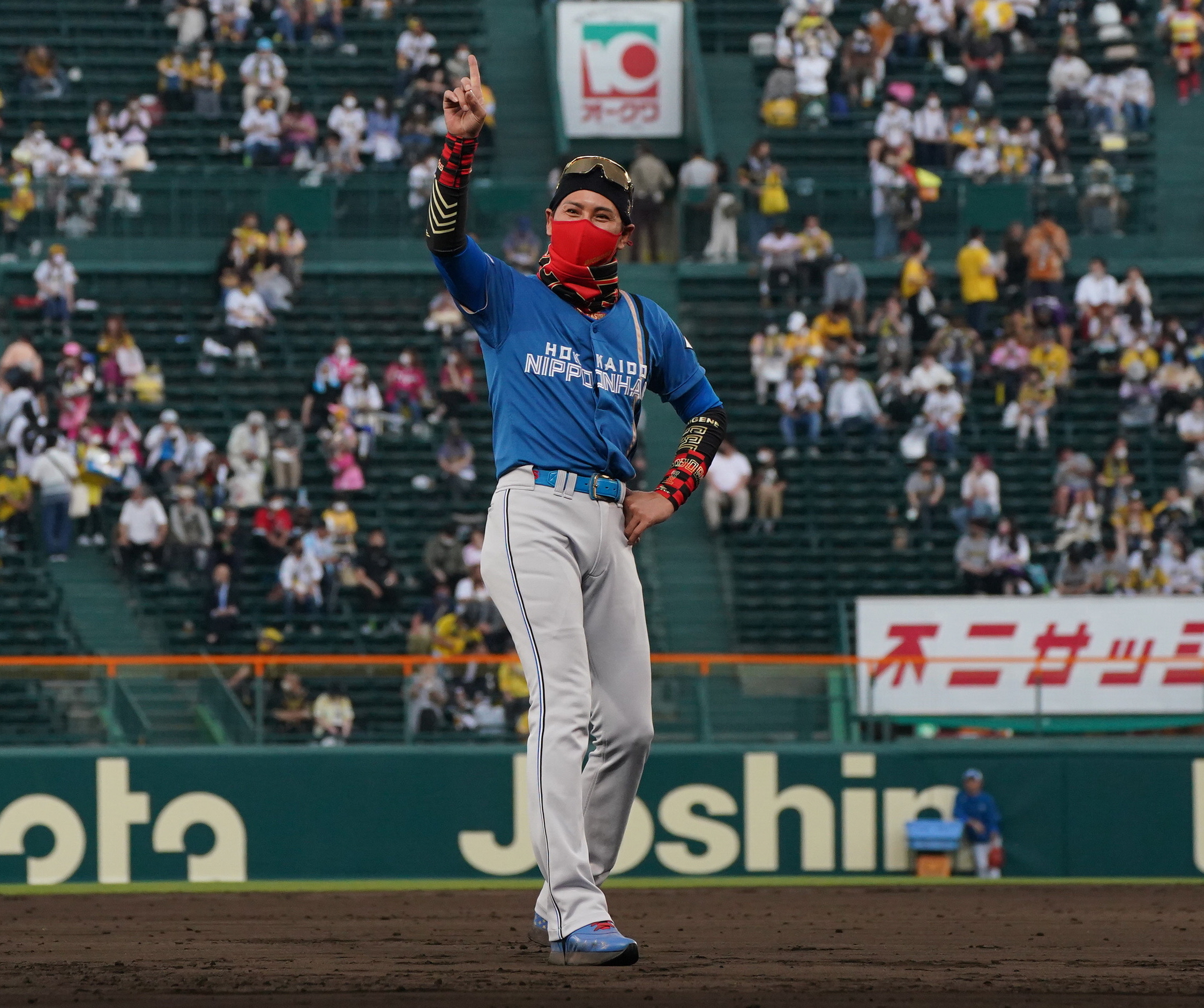 日本ハム新庄監督が甲子園に凱旋「監督室に座っているのがめちゃくちゃ変な感じ」 - 産経ニュース