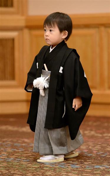 歌舞伎の系譜 市川海老蔵が 長男 勸玄ちゃんにデレデレ 日本一有名な２歳児の舞台 1 2ページ 産経ニュース