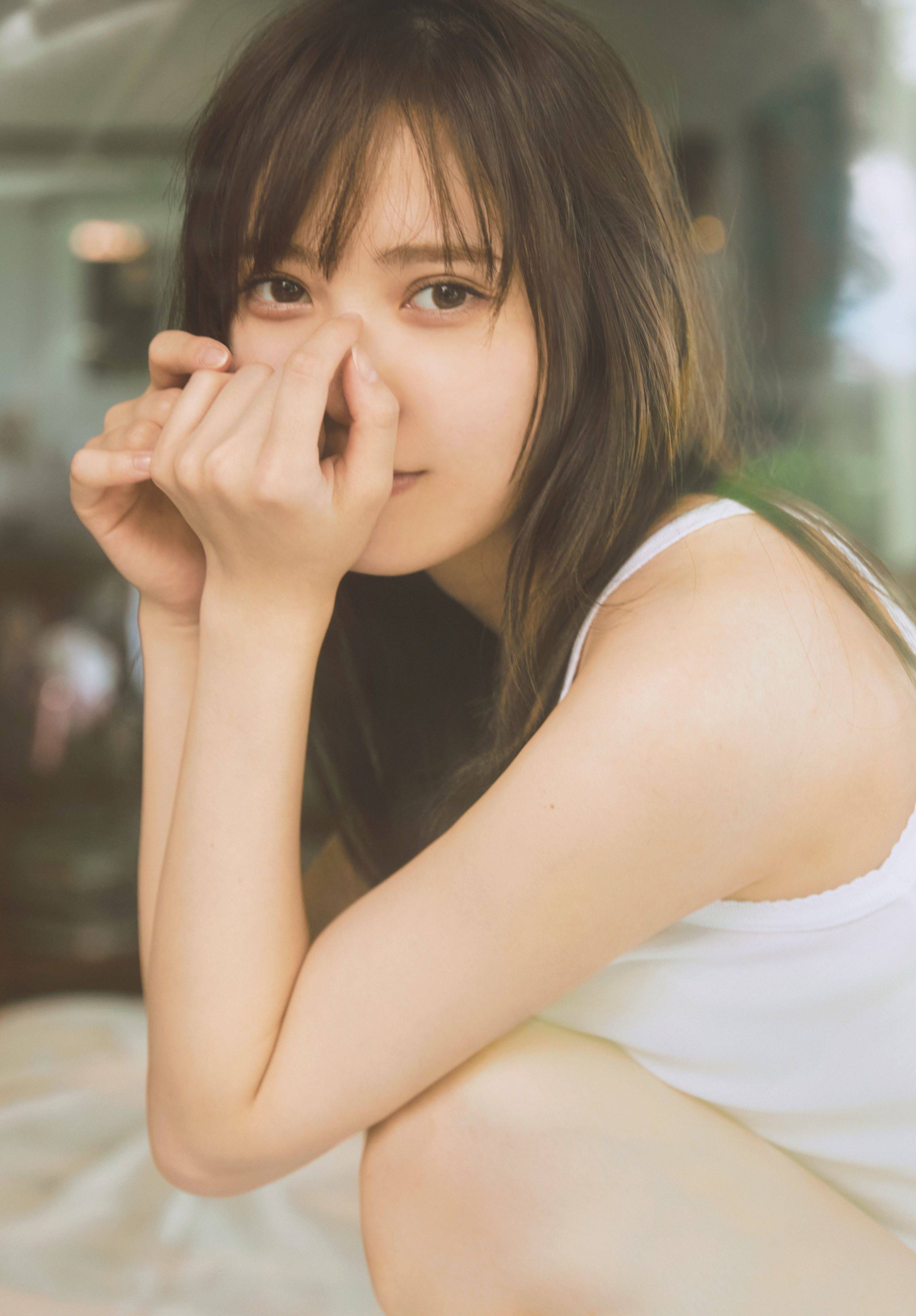 日向坂46・加藤史帆、「大のお気に入り」カットなど初写真集の裏表紙