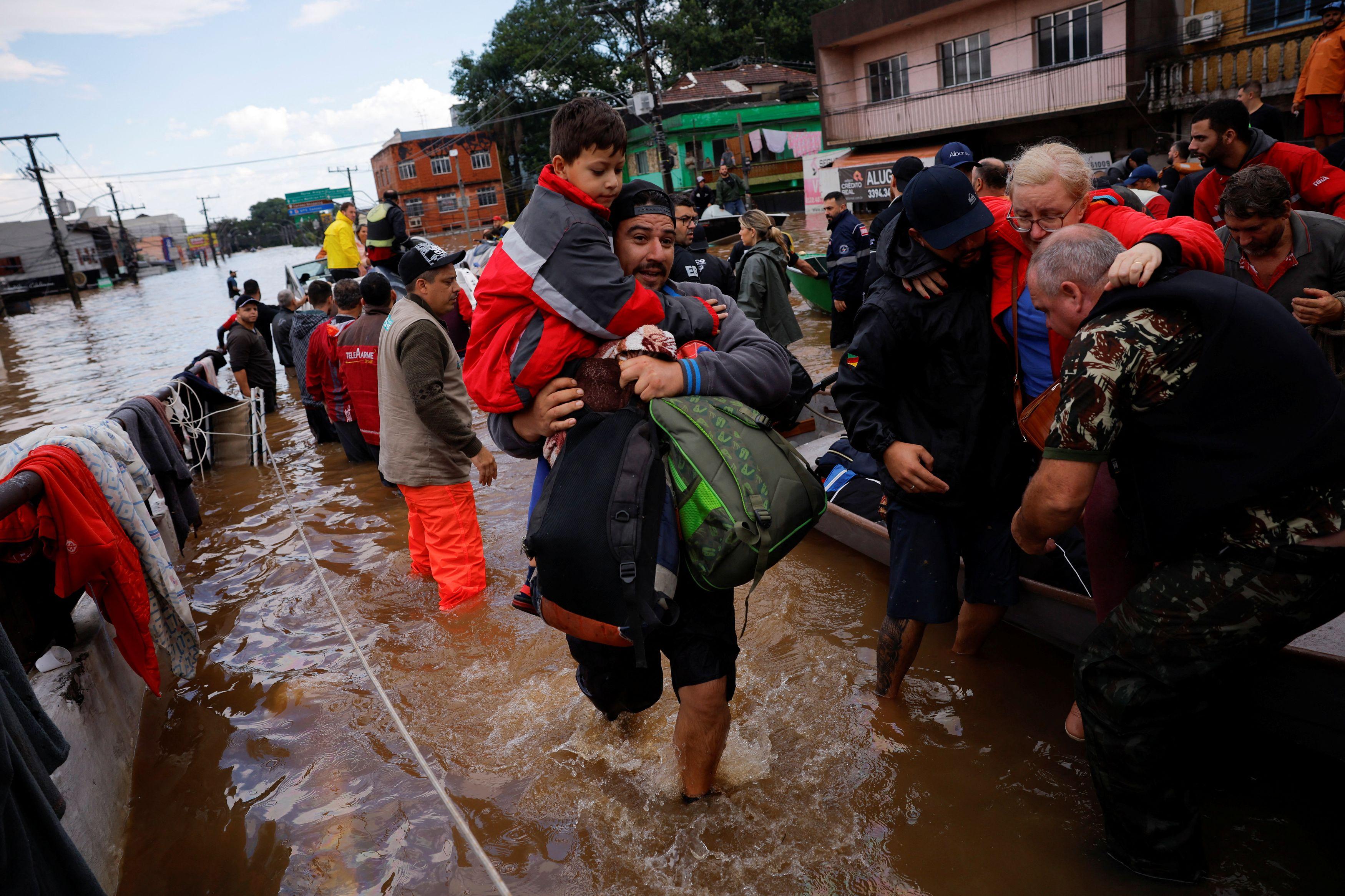 ブラジルで洪水や土砂災害、７０人超死亡 ４月下旬から豪雨、避難 