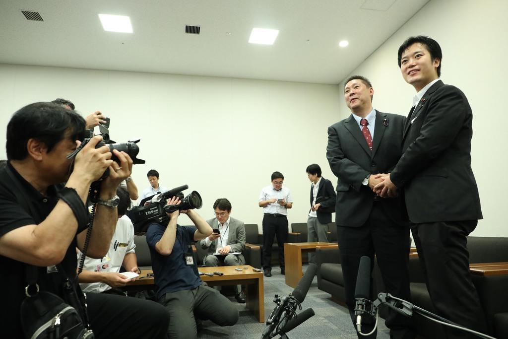 ｎ国党 政党 へ着々勢力拡大 政治は数 なりふり構わず 1 2ページ 産経ニュース