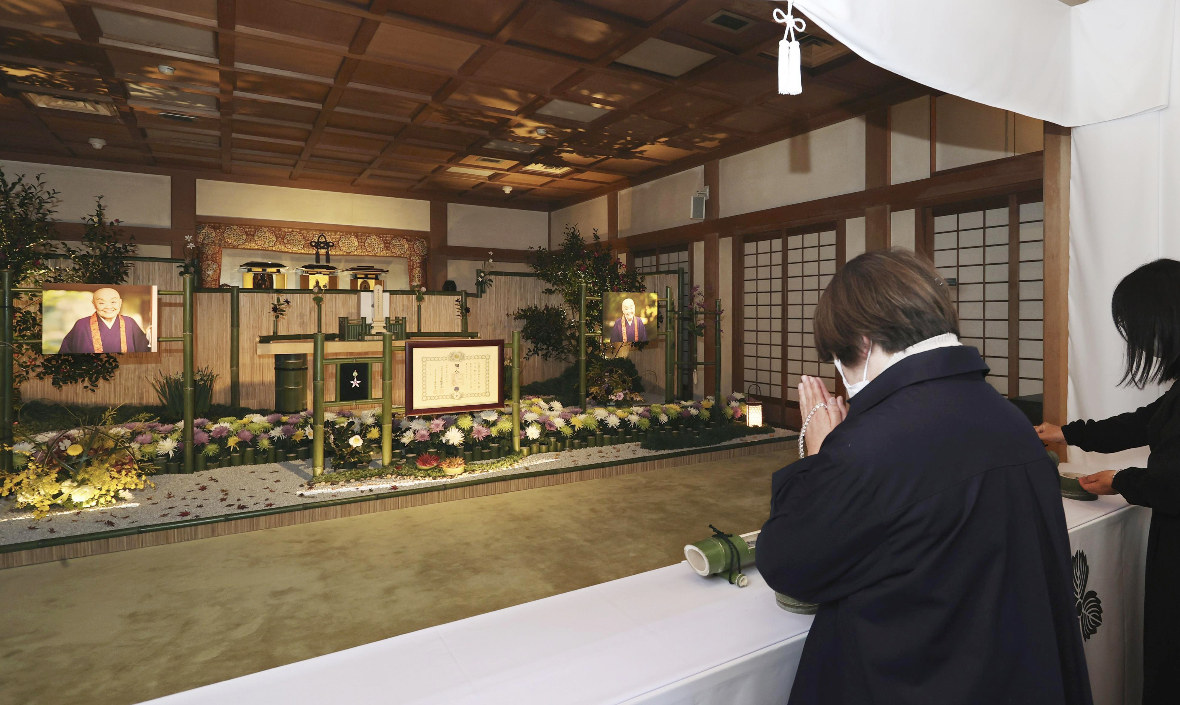 笑顔の遺影にお別れ 寂庵でファンらしのぶ会（写真・画像 6/8） - 産経