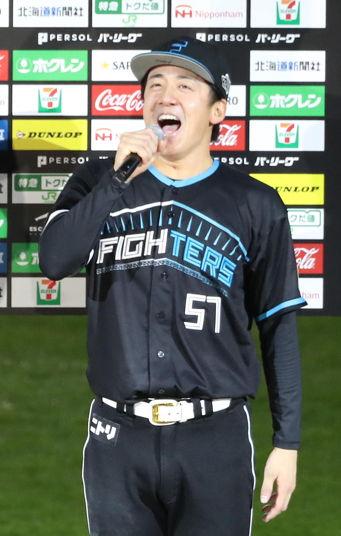 日本ハム2位浮上導いた北山亘基、自身初完投を完封で飾る お立ち台で