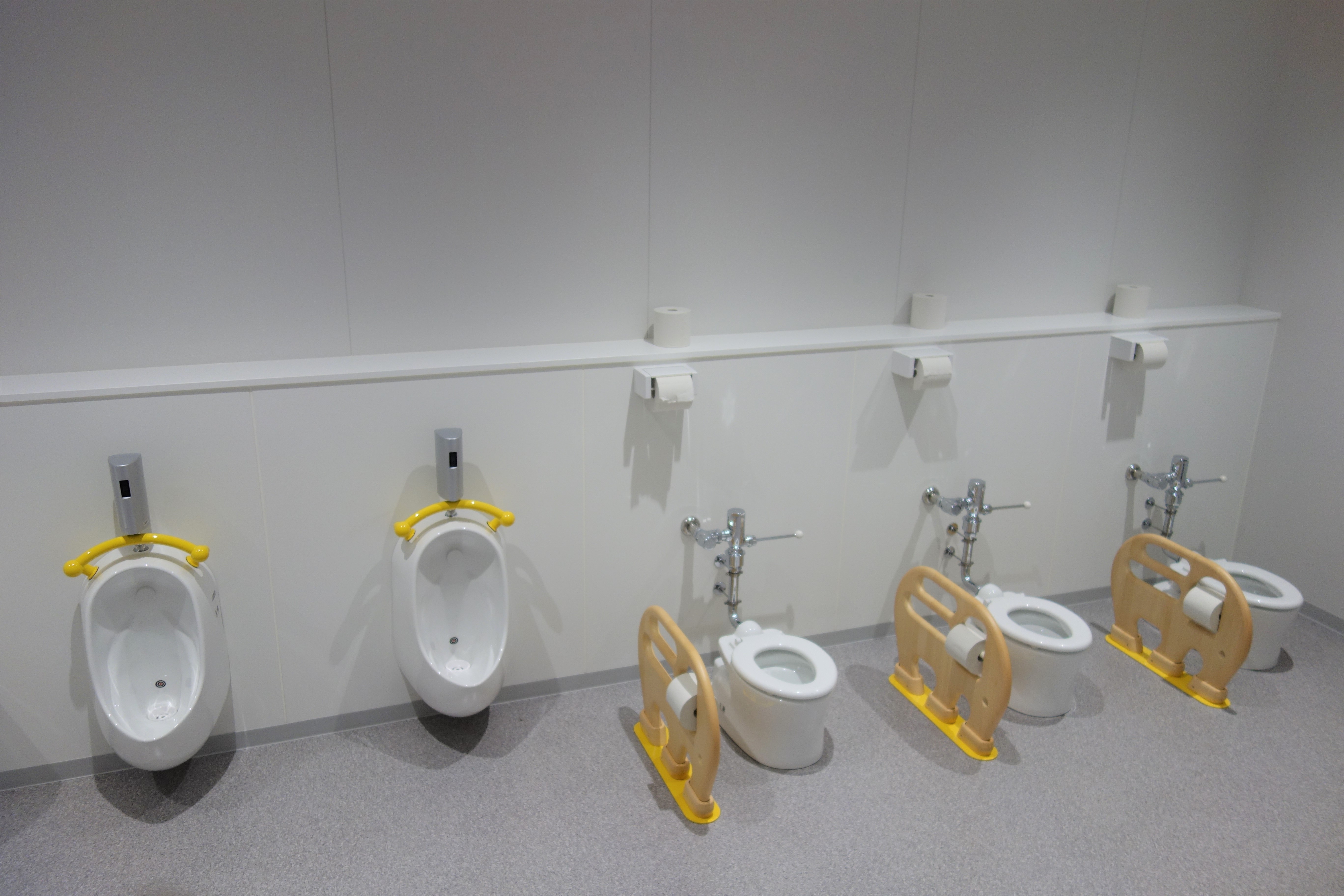 小学生 トイレ盗撮 