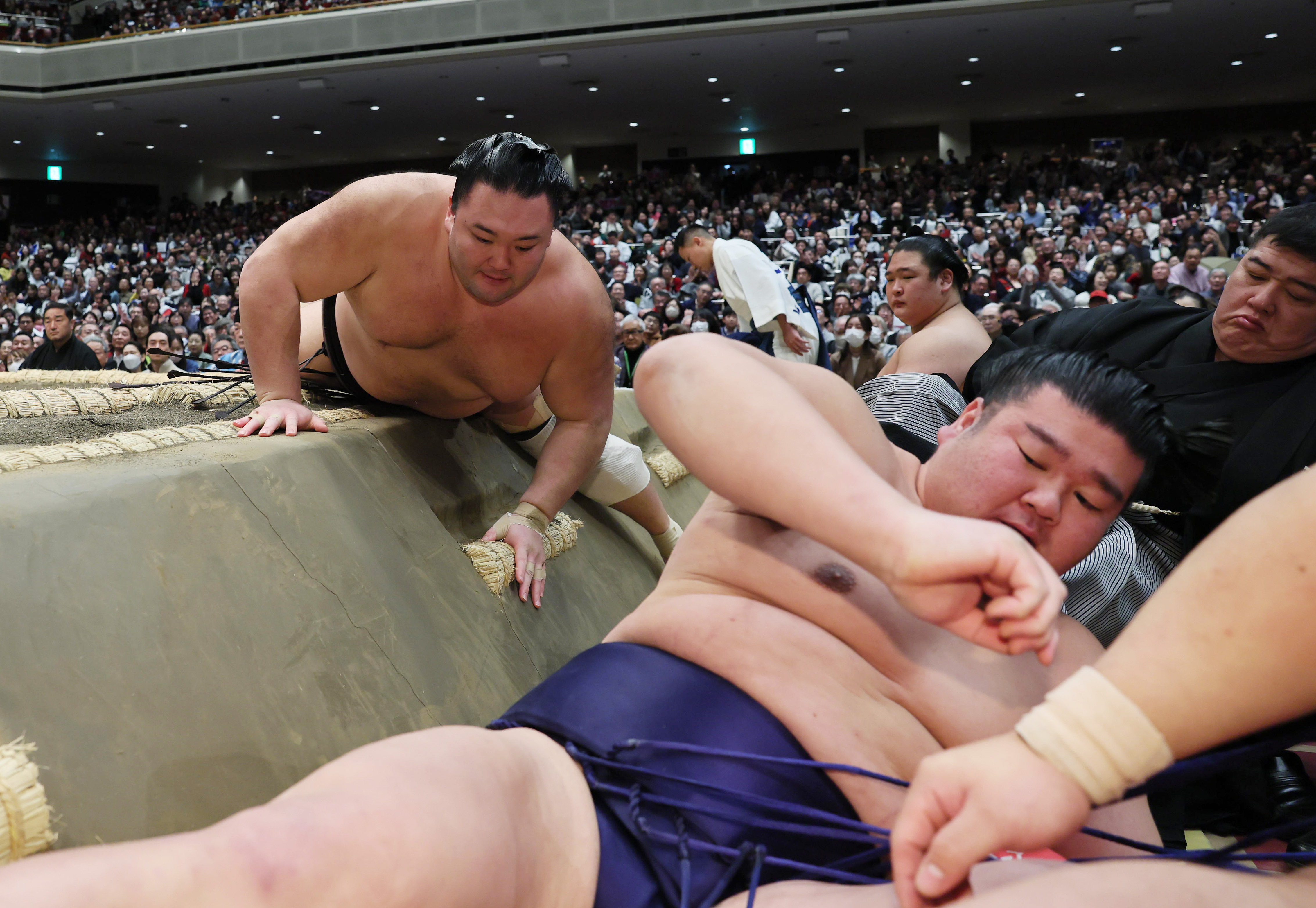 左膝大けがから復帰の朝乃山、545日ぶり幕内白星 「若手に負けない良い