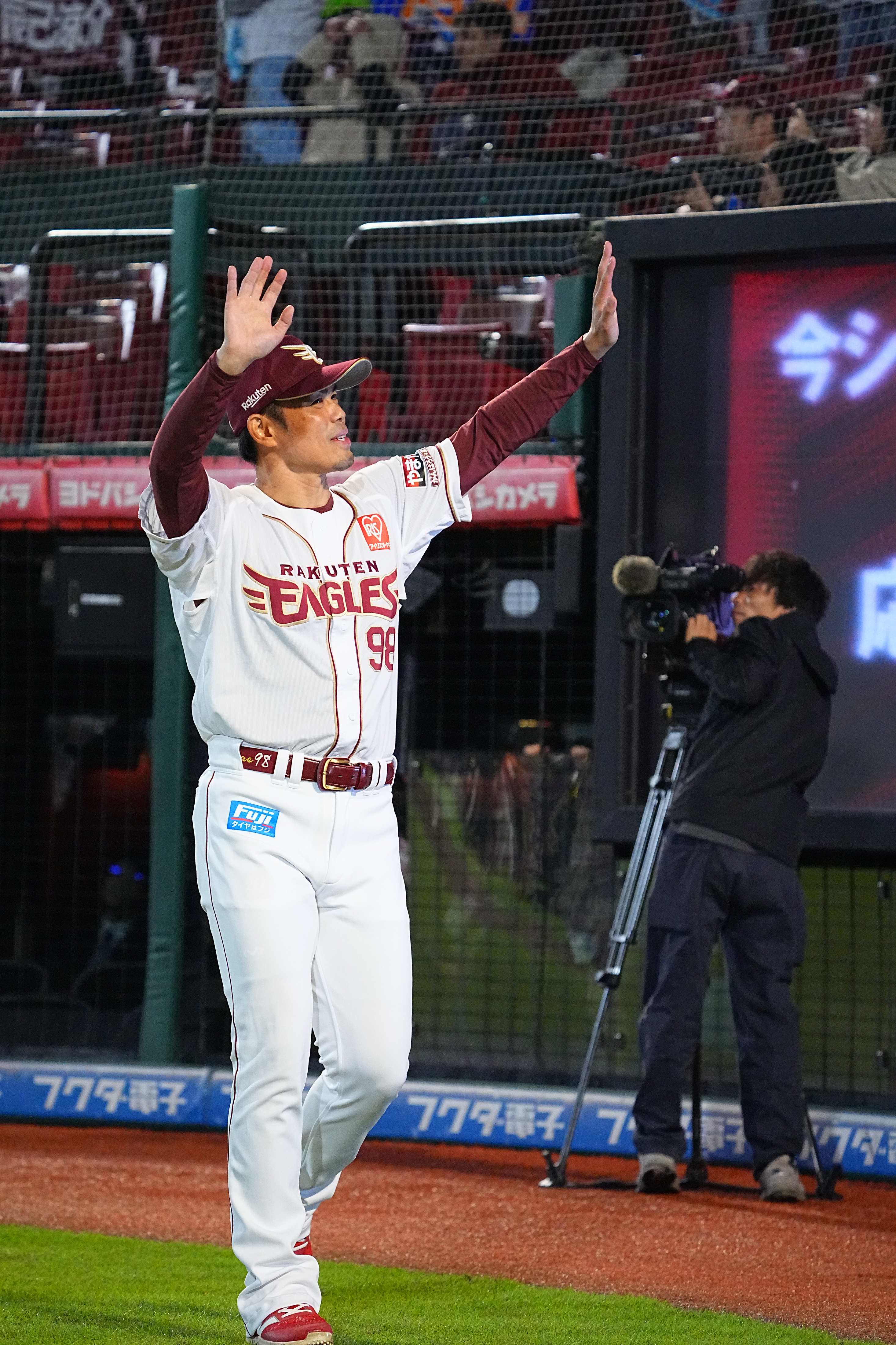 楽天・今江敏晃監督、1年で退任へ「一歩届かず悔しい思いをしました