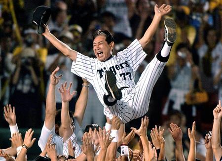 ひし型 プロ野球 阪神タイガース星野仙一監督2003年リーグ優勝胴上げ