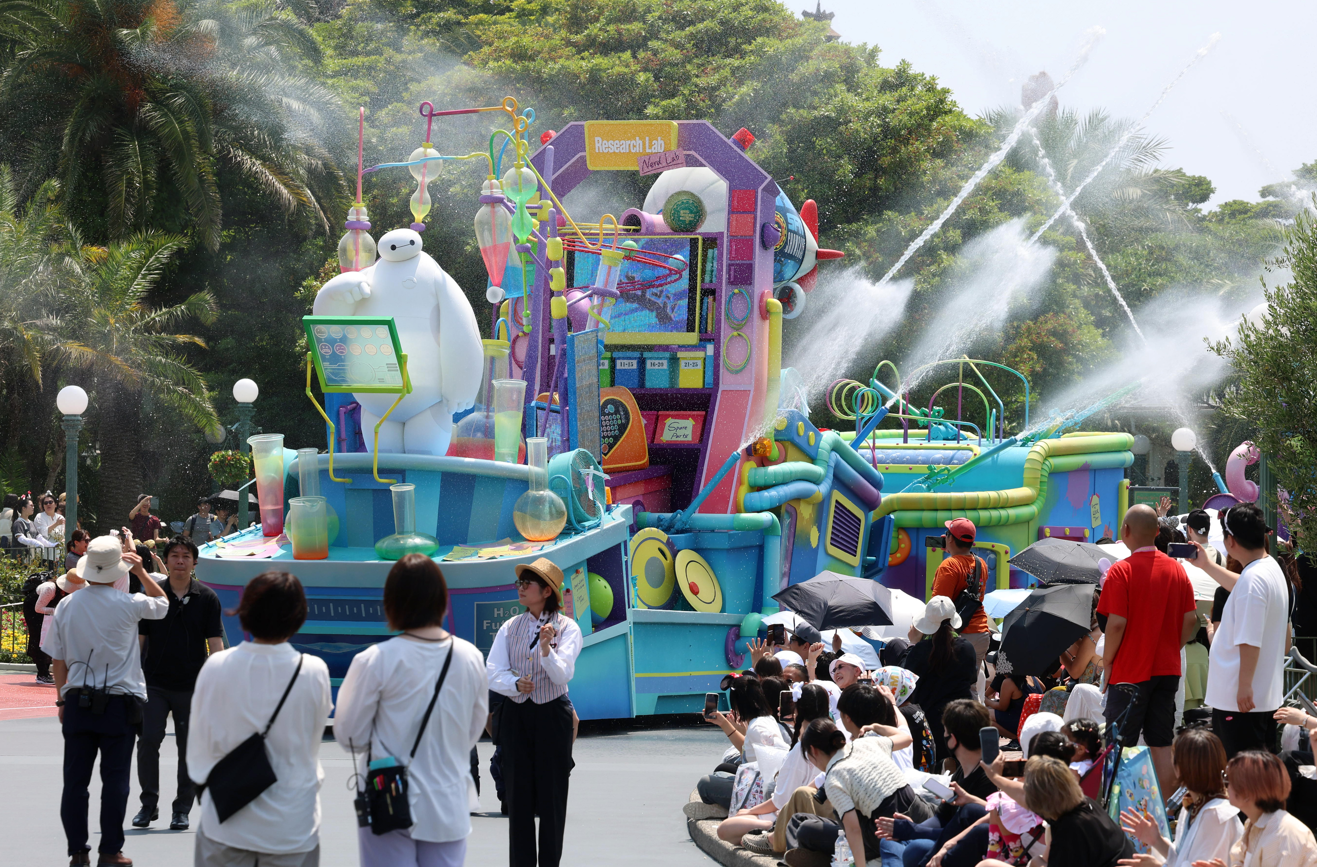 動画】Mrs. GREEN APPLEと初コラボ 東京ディズニーリゾートで夏の特別
